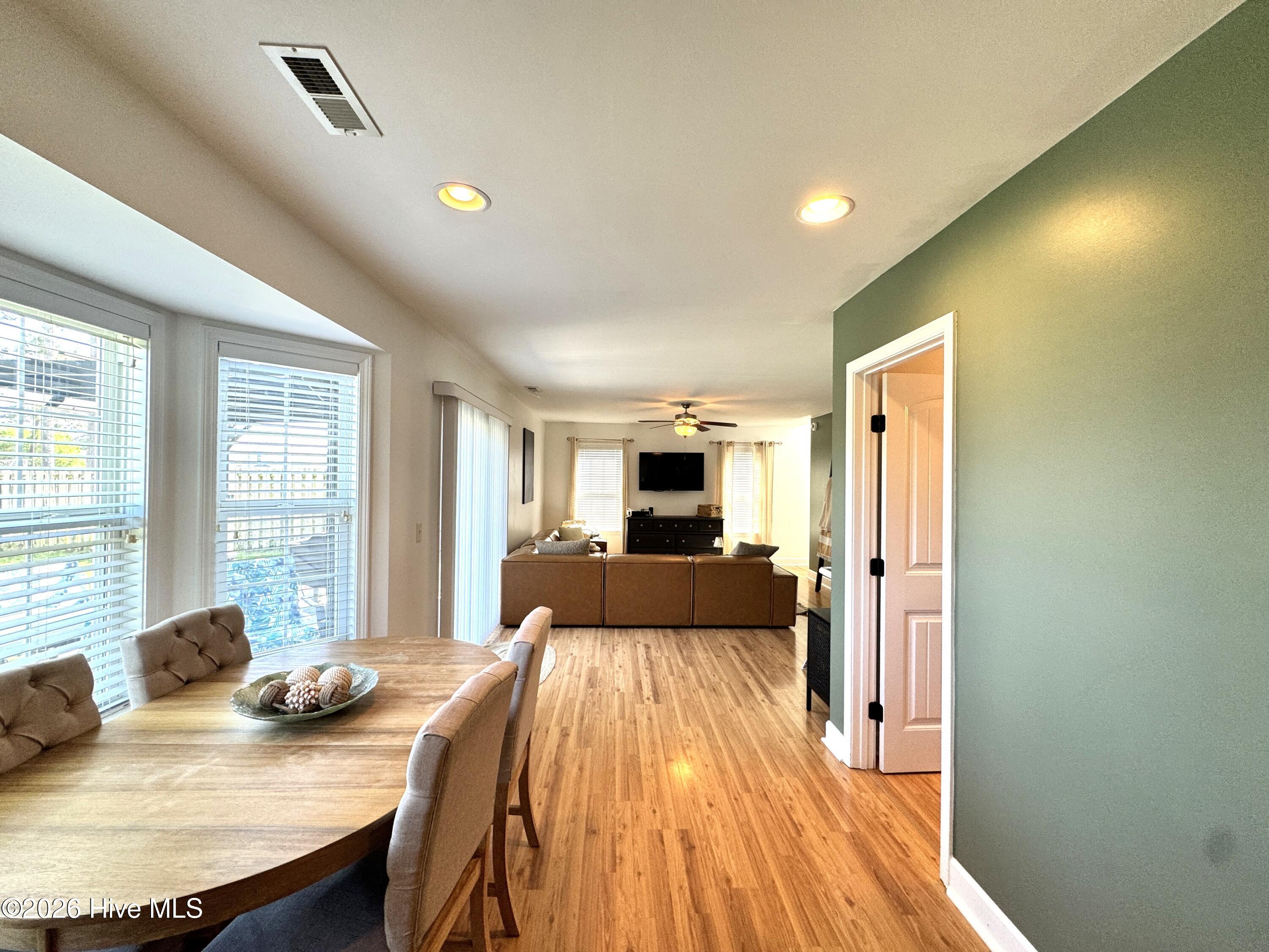 100570620 | Photo 13