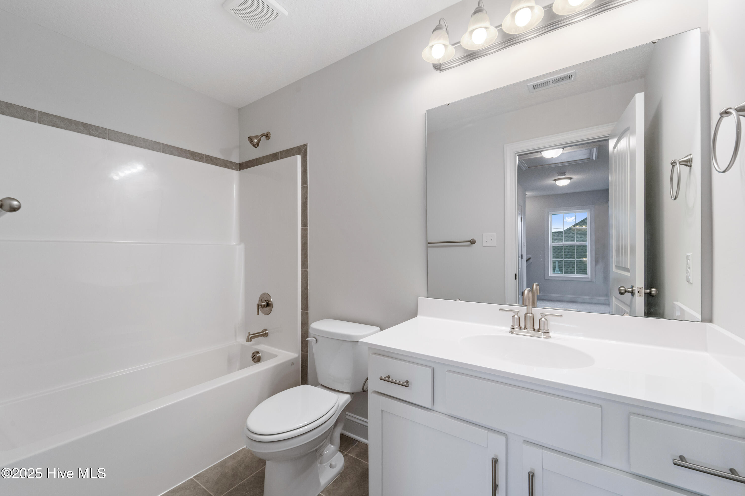 100502938 | Photo 25