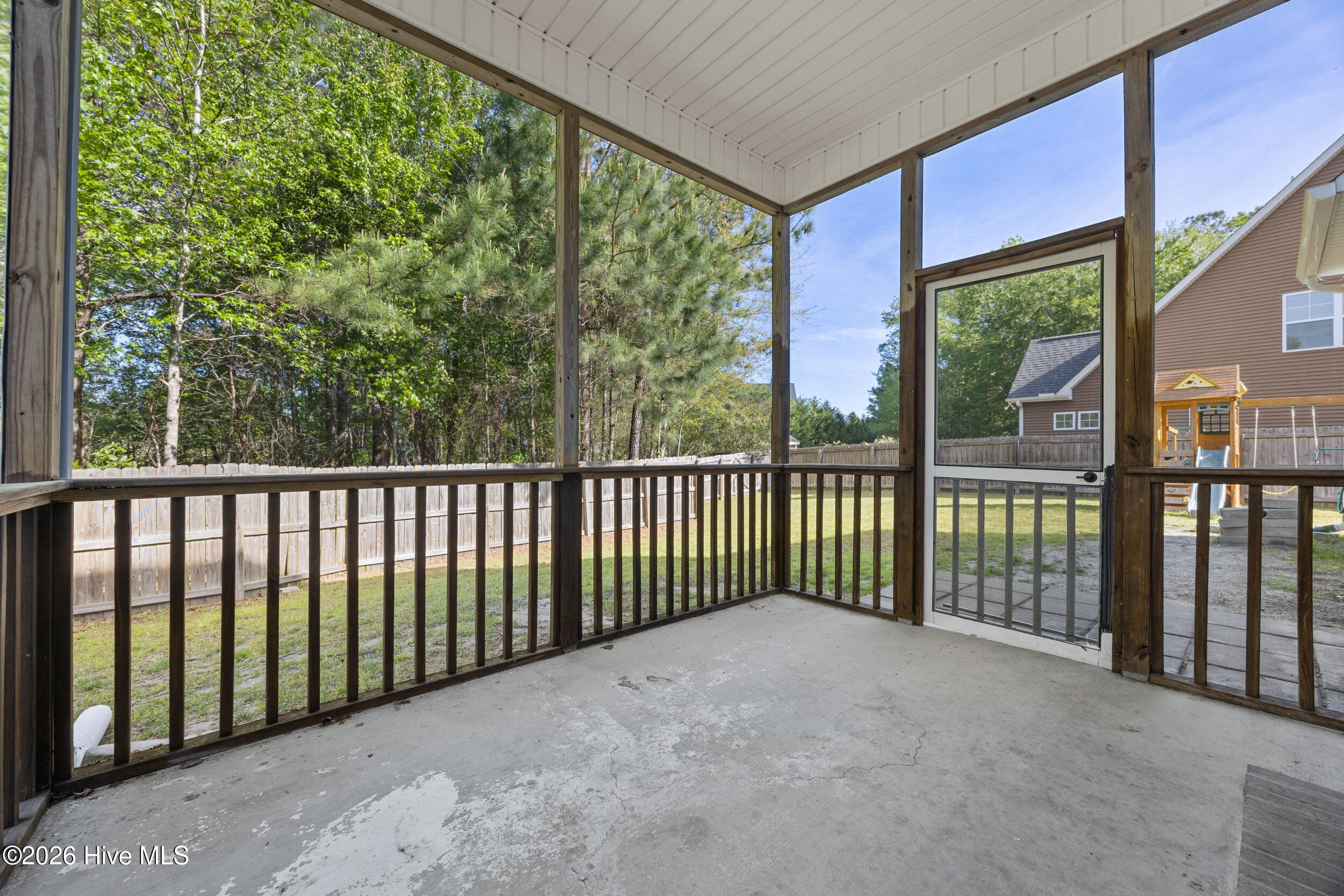 100567272 | Photo 36