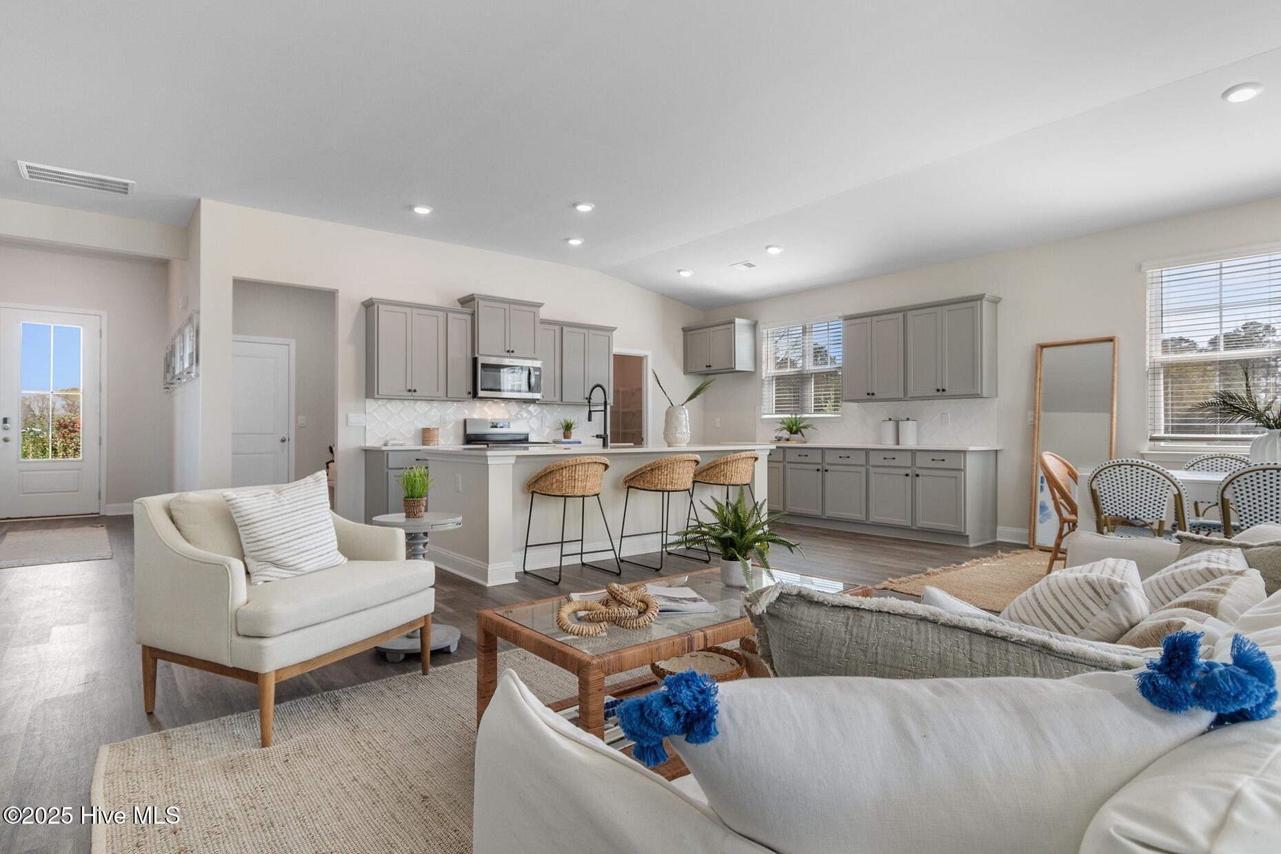 100565069 | Photo 14