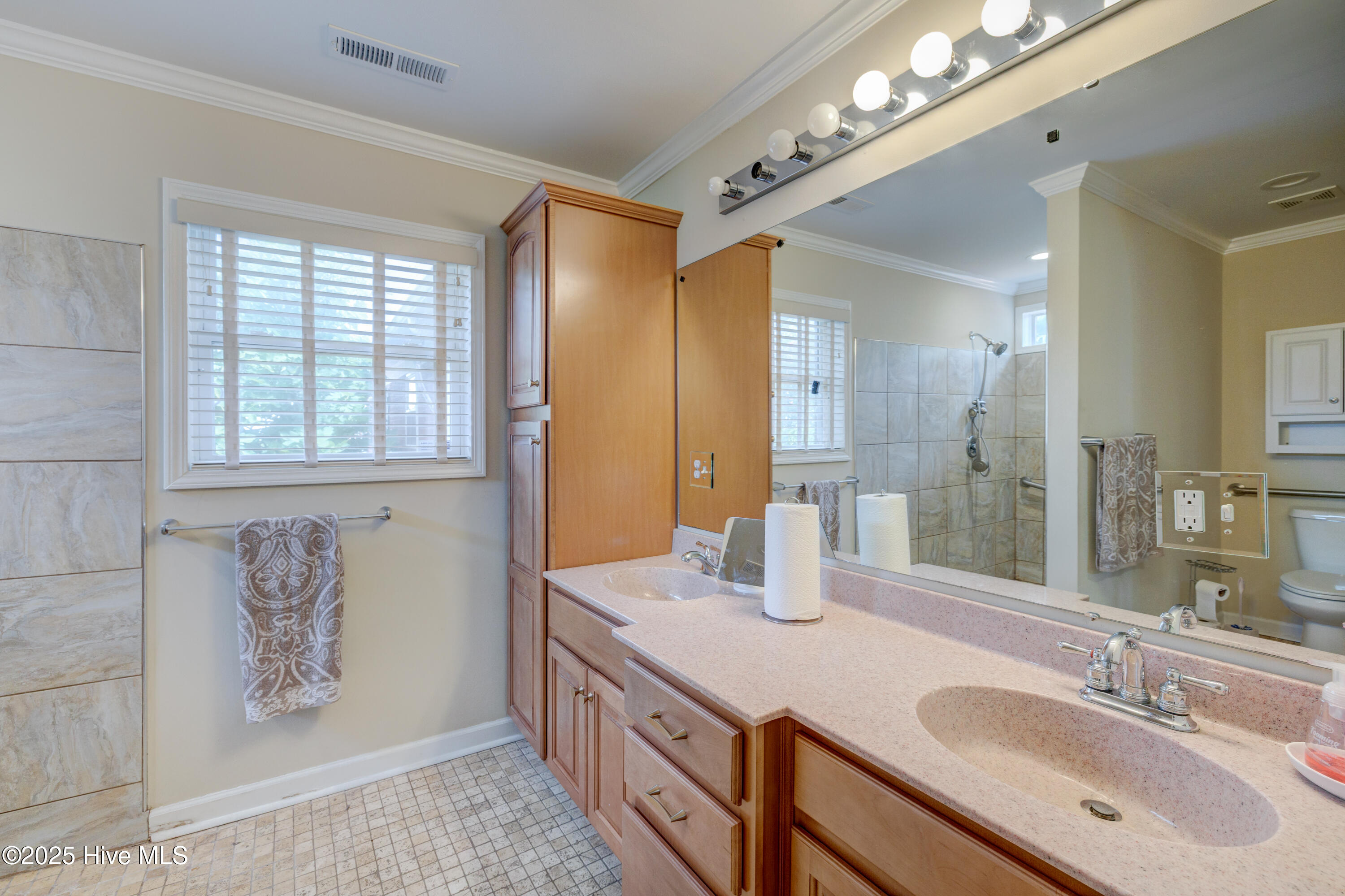 100523931 | Photo 37