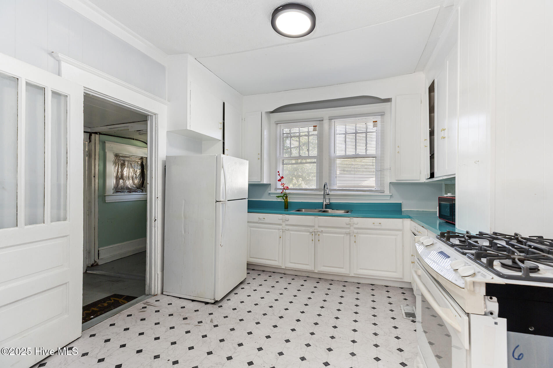 100540157 | Photo 17