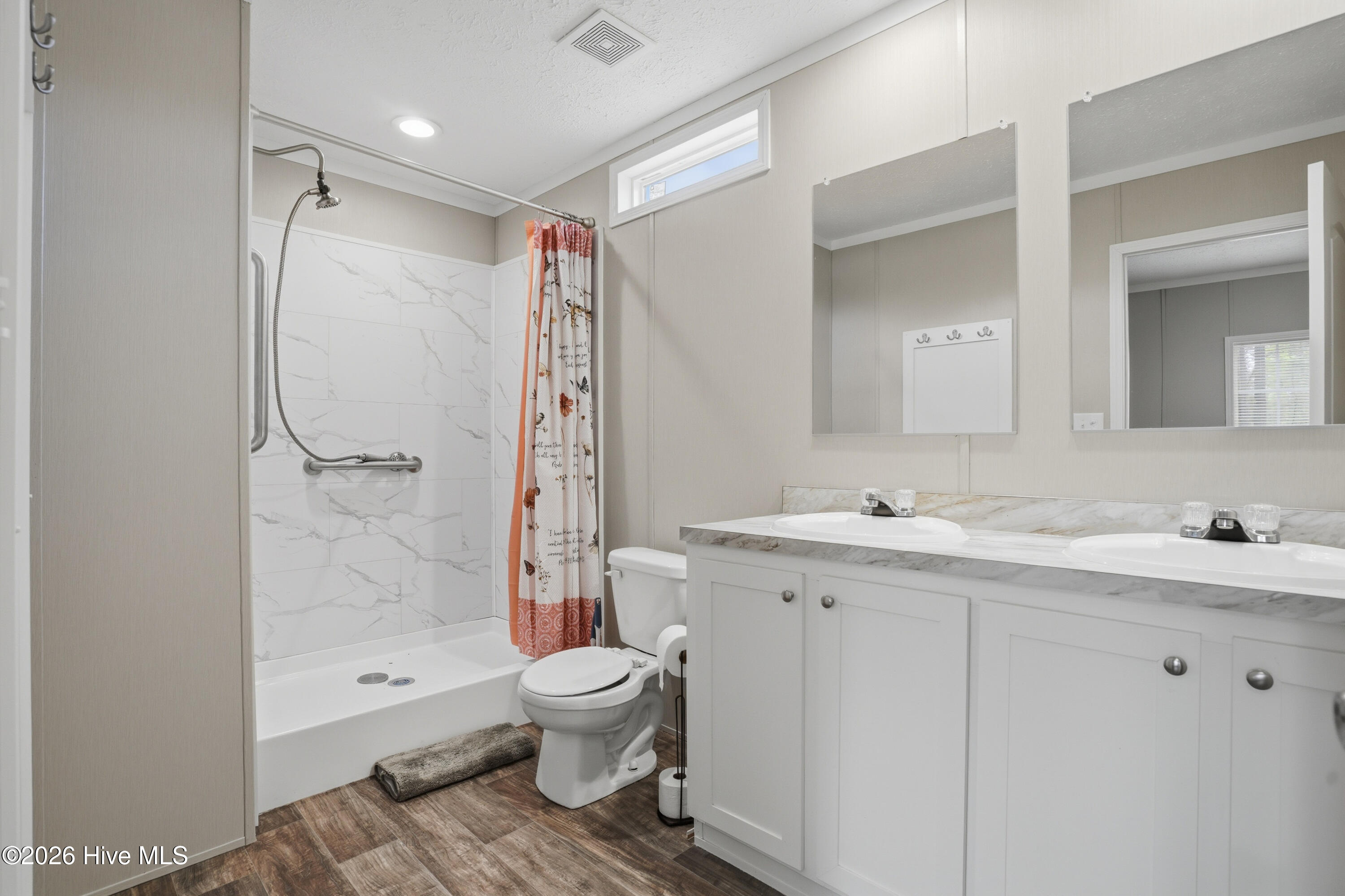 100565386 | Photo 12