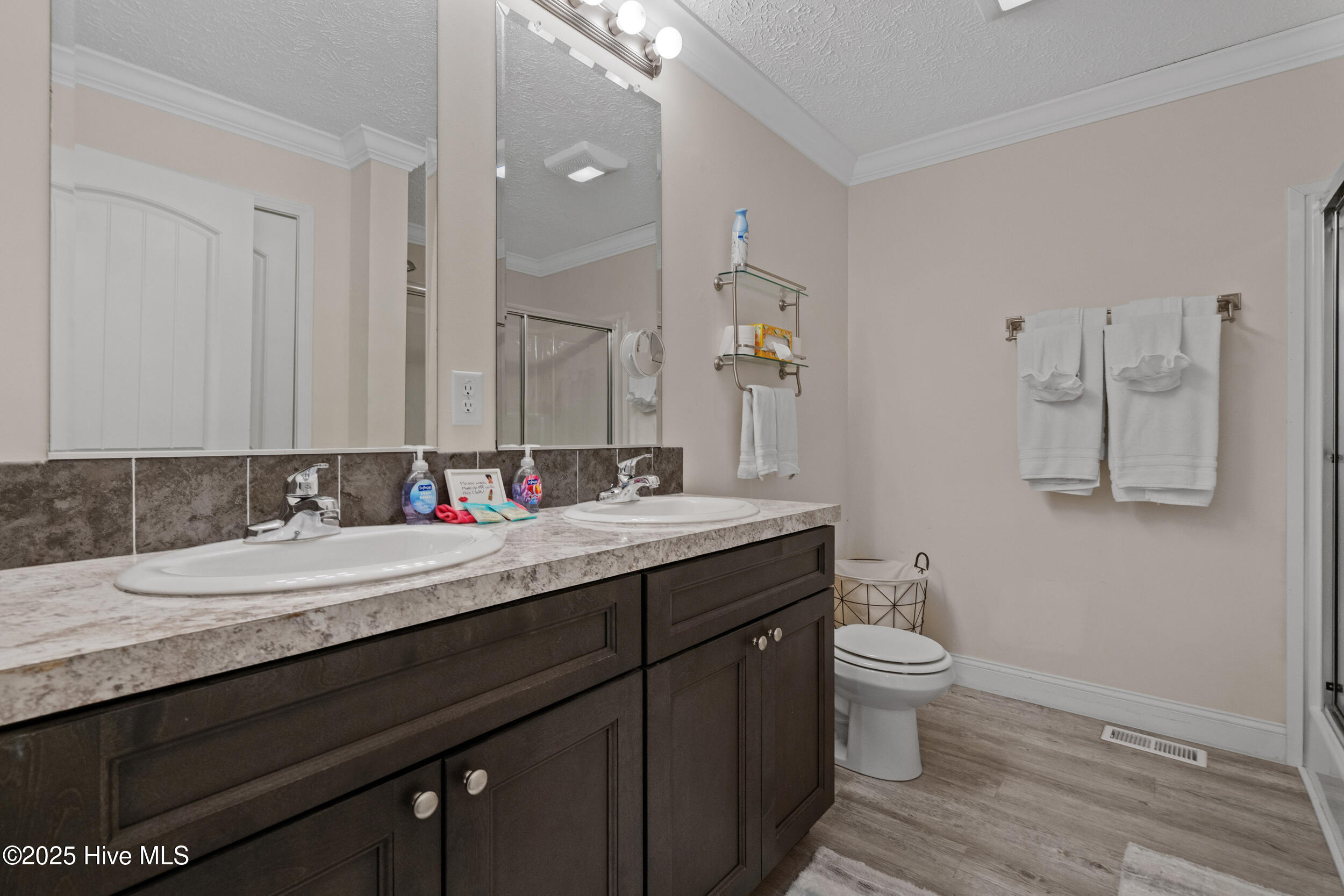 100539240 | Photo 18