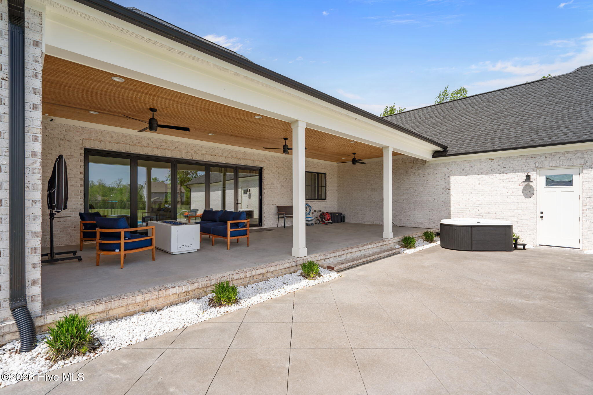 100566934 | Photo 60