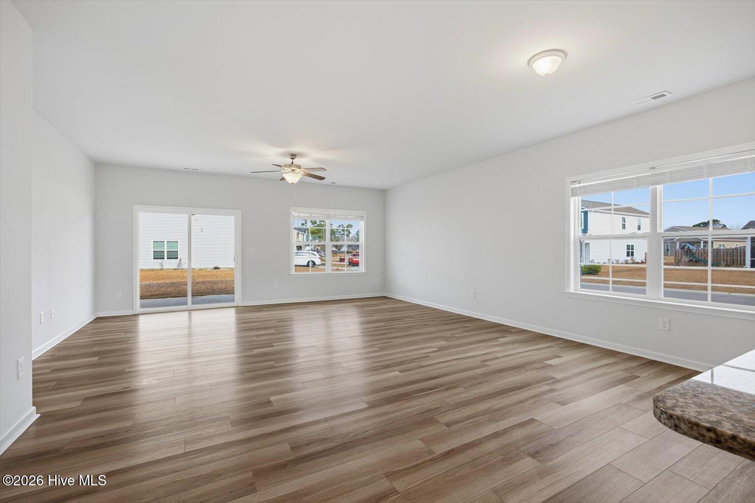 100548864 | Photo 12