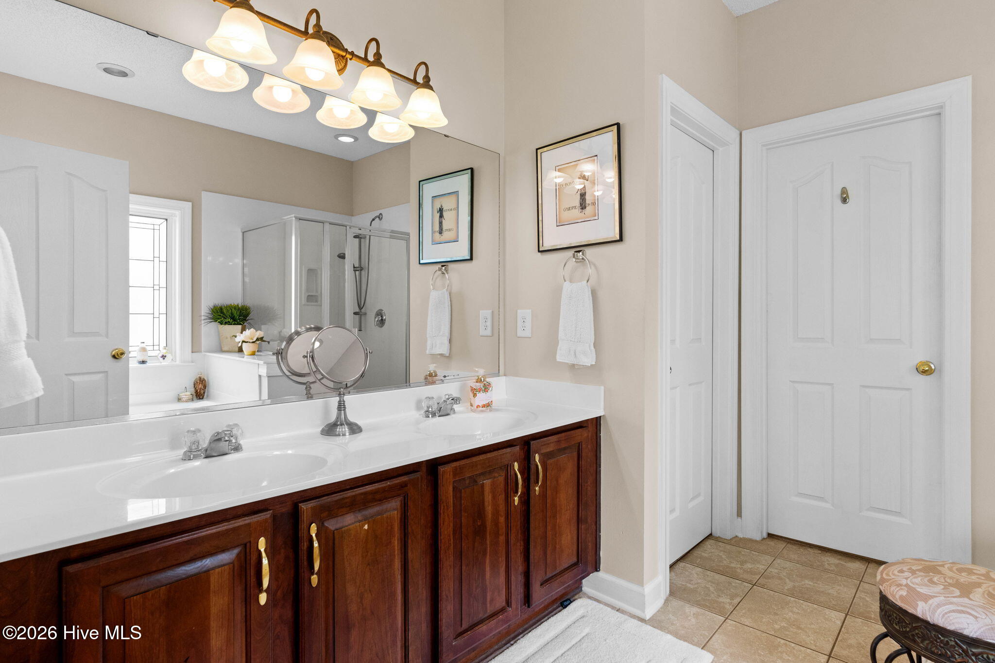 100579674 | Photo 25