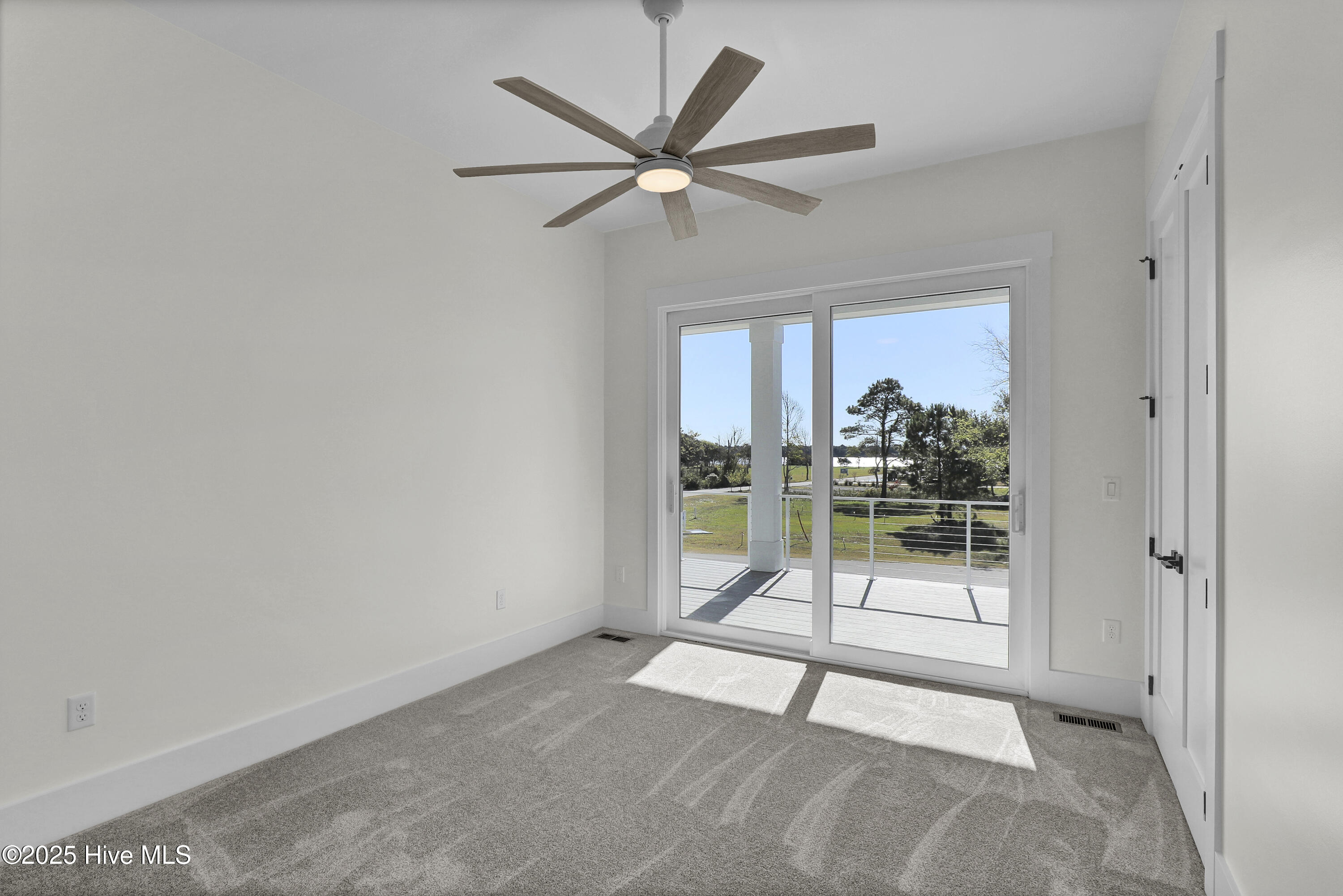 100523775 | Photo 23