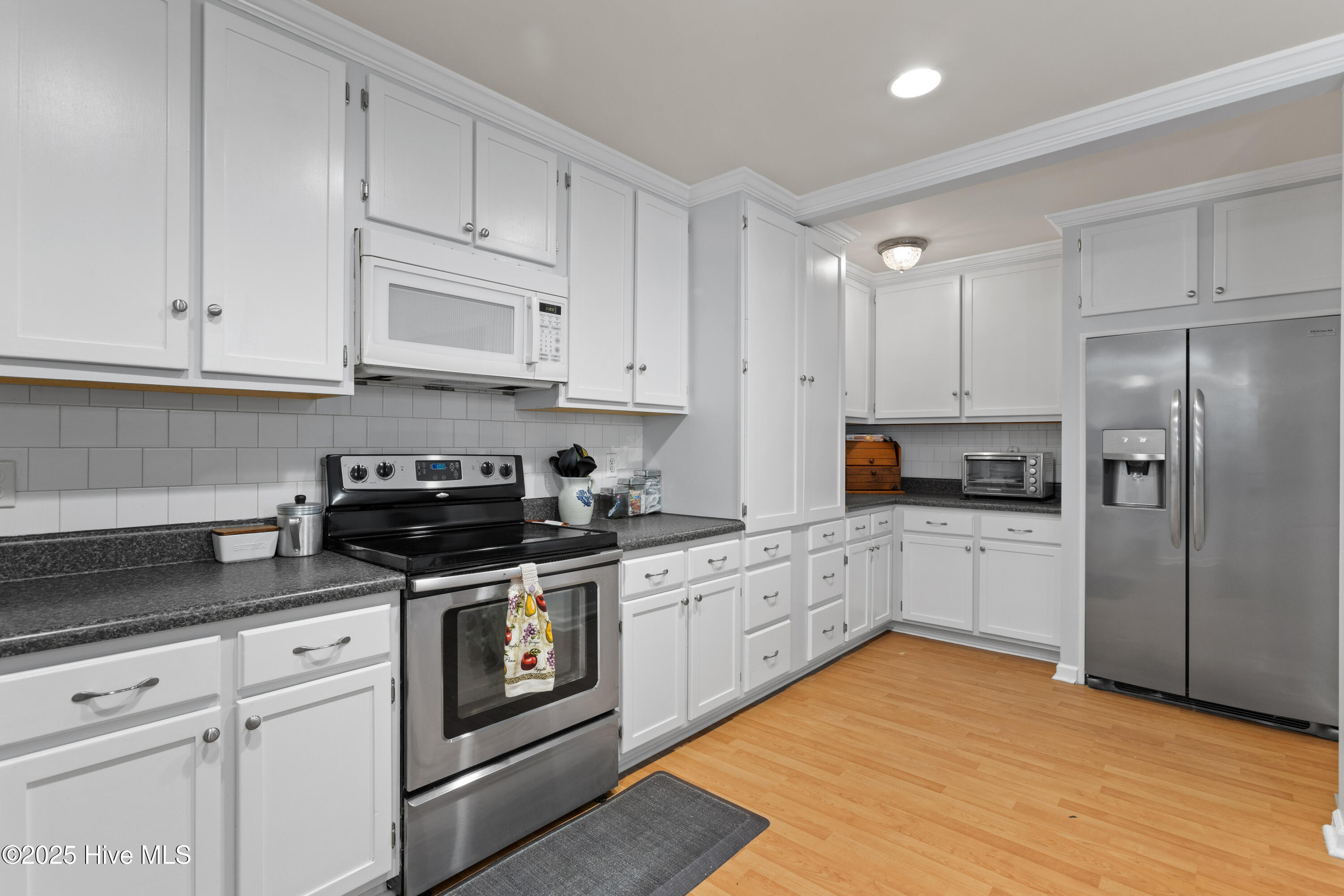 105 University Drive, Jacksonville, NC 28546 – photo 12: KItchen