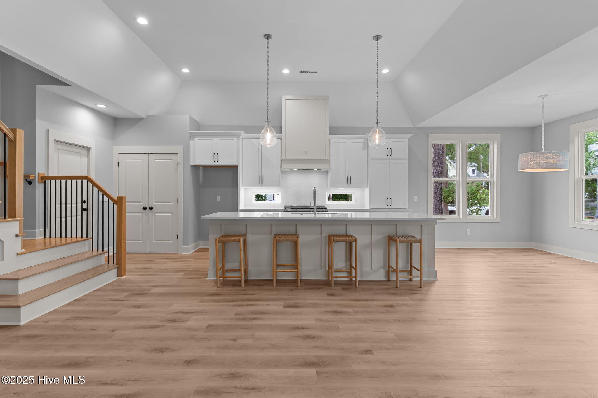 100525046 | Photo 12