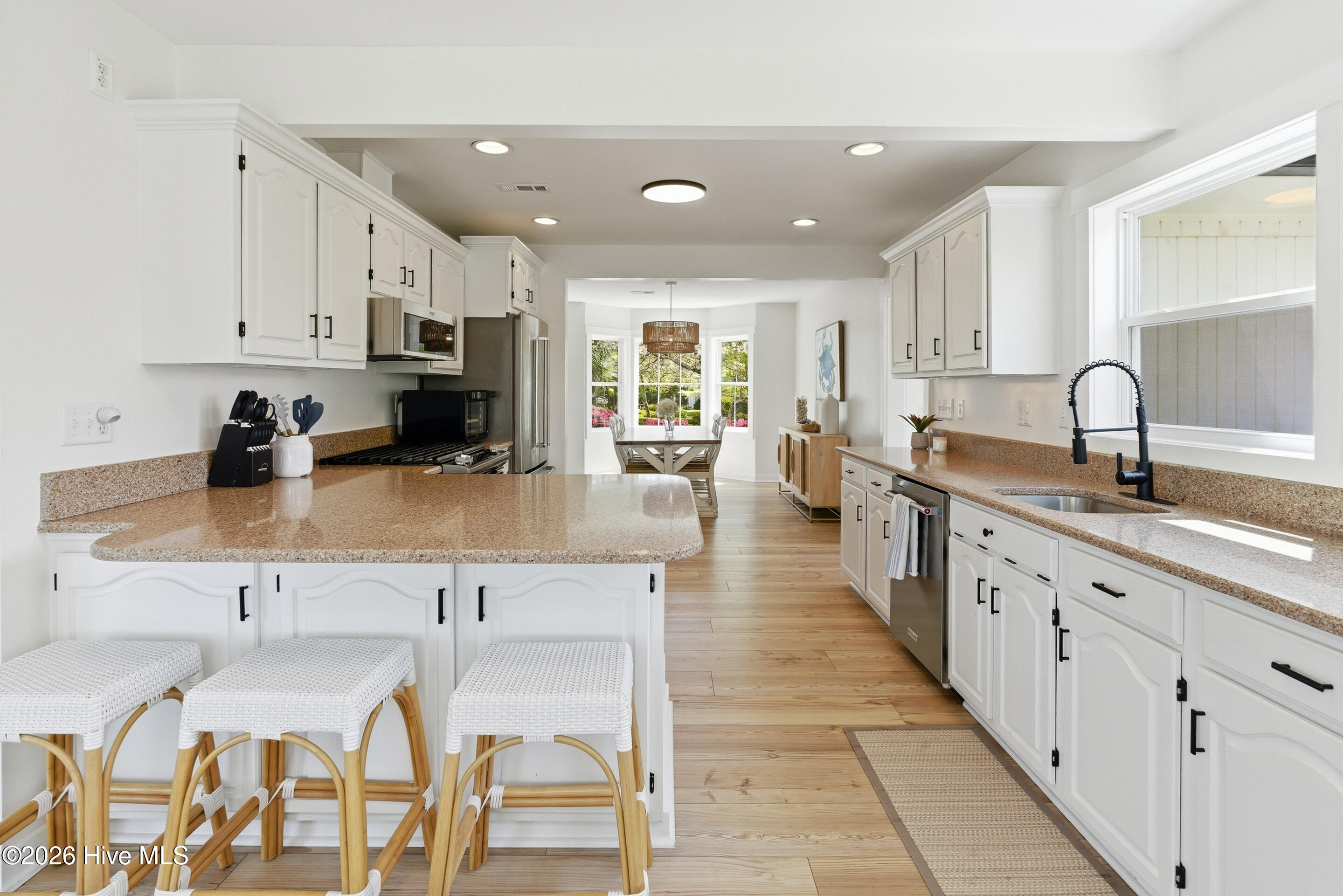 100556349 | Photo 15