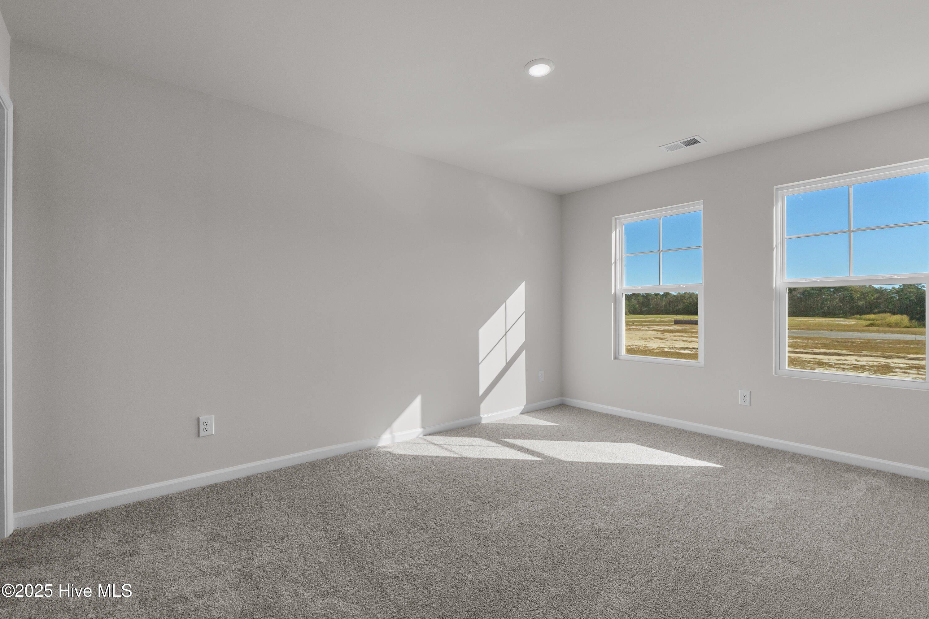 100536973 | Photo 25