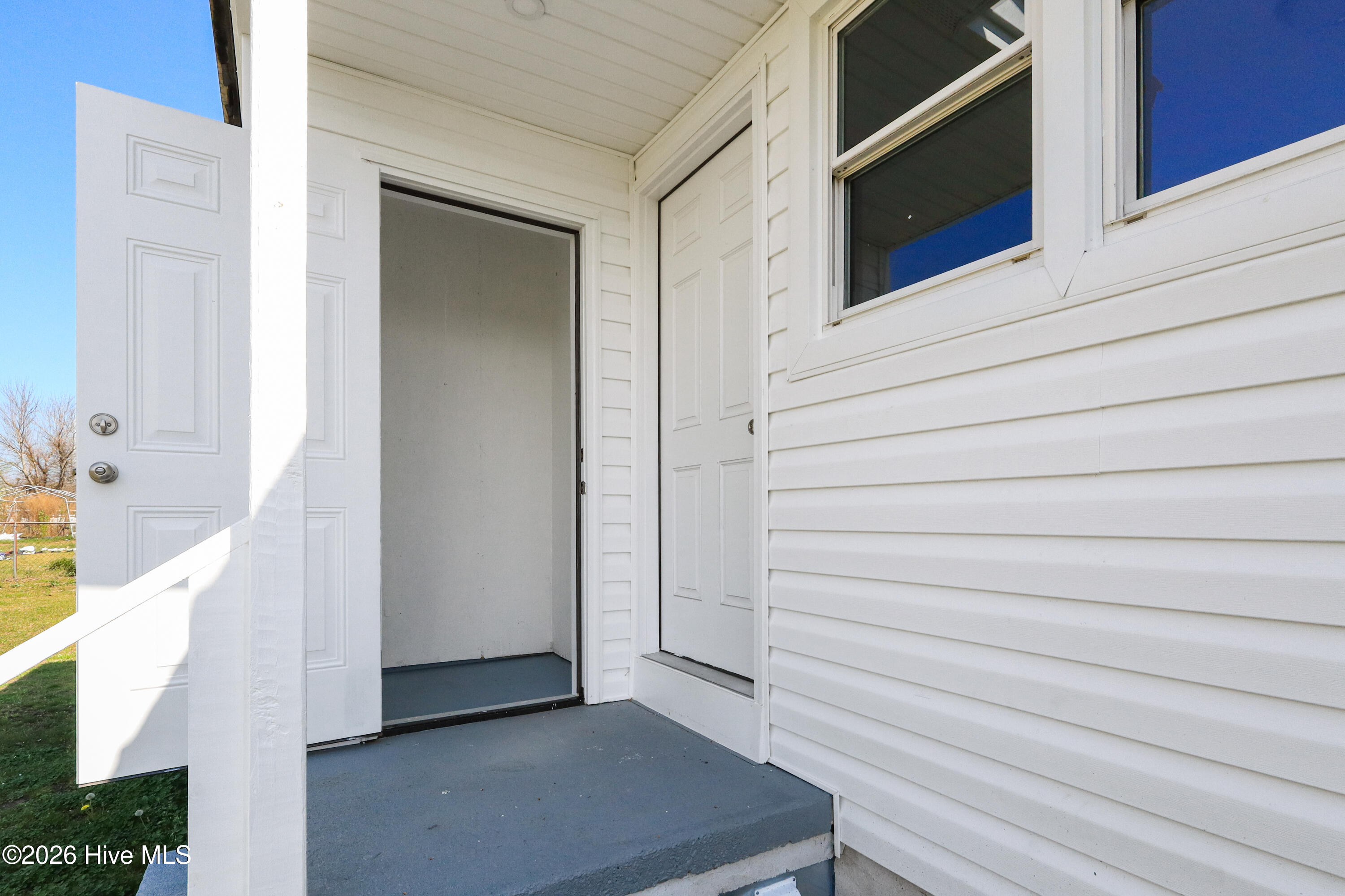 100560187 | Photo 28