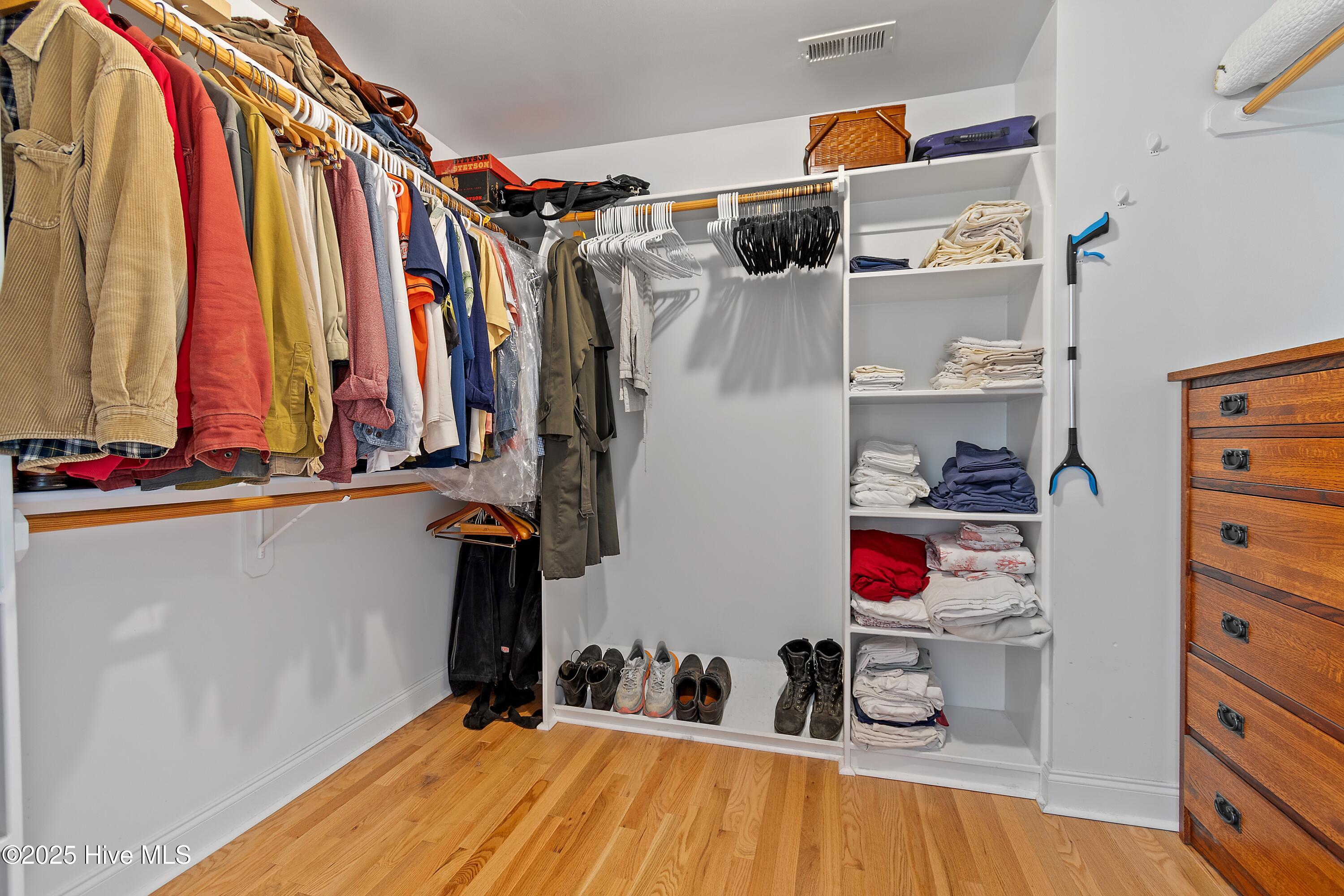 100520830 | Photo 52