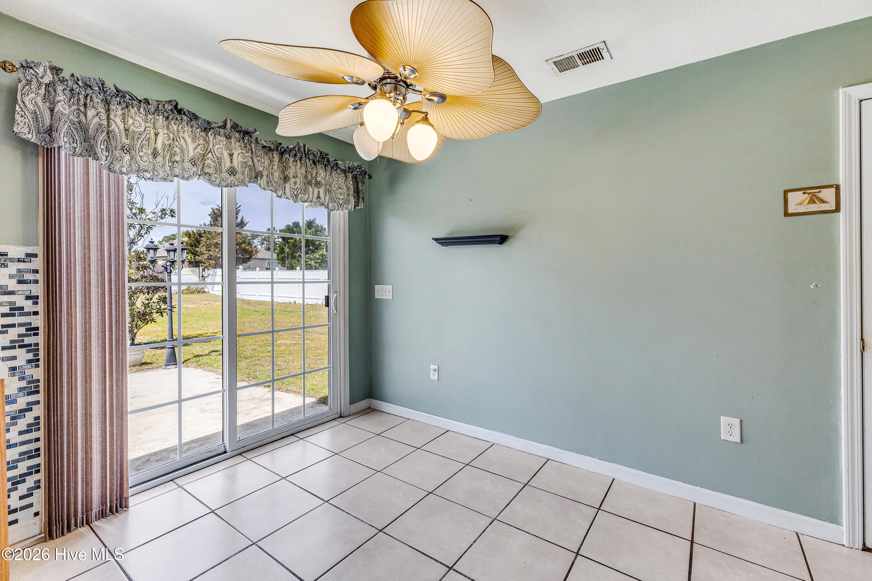 100566920 | Photo 13