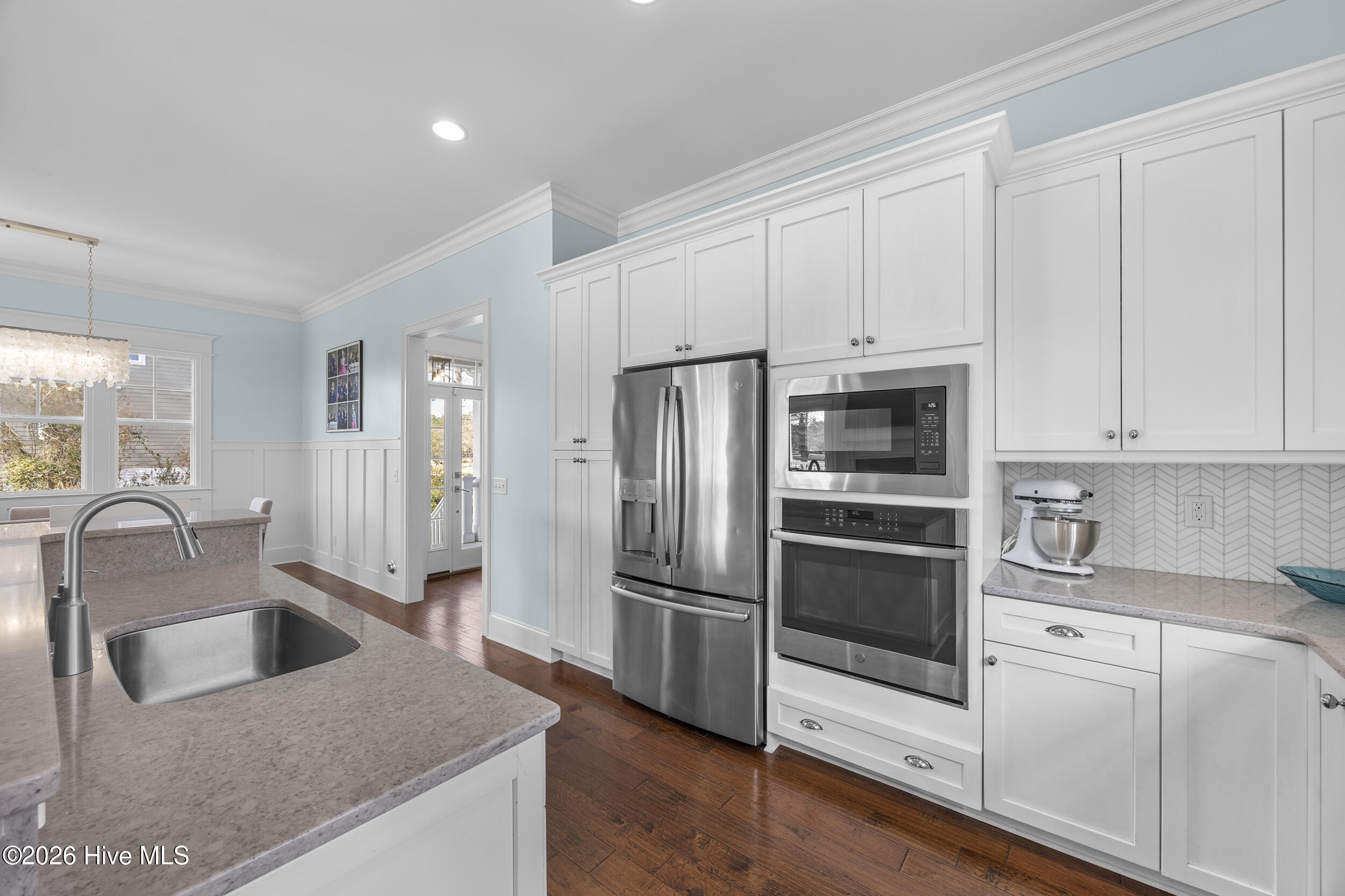 100549374 | Photo 16