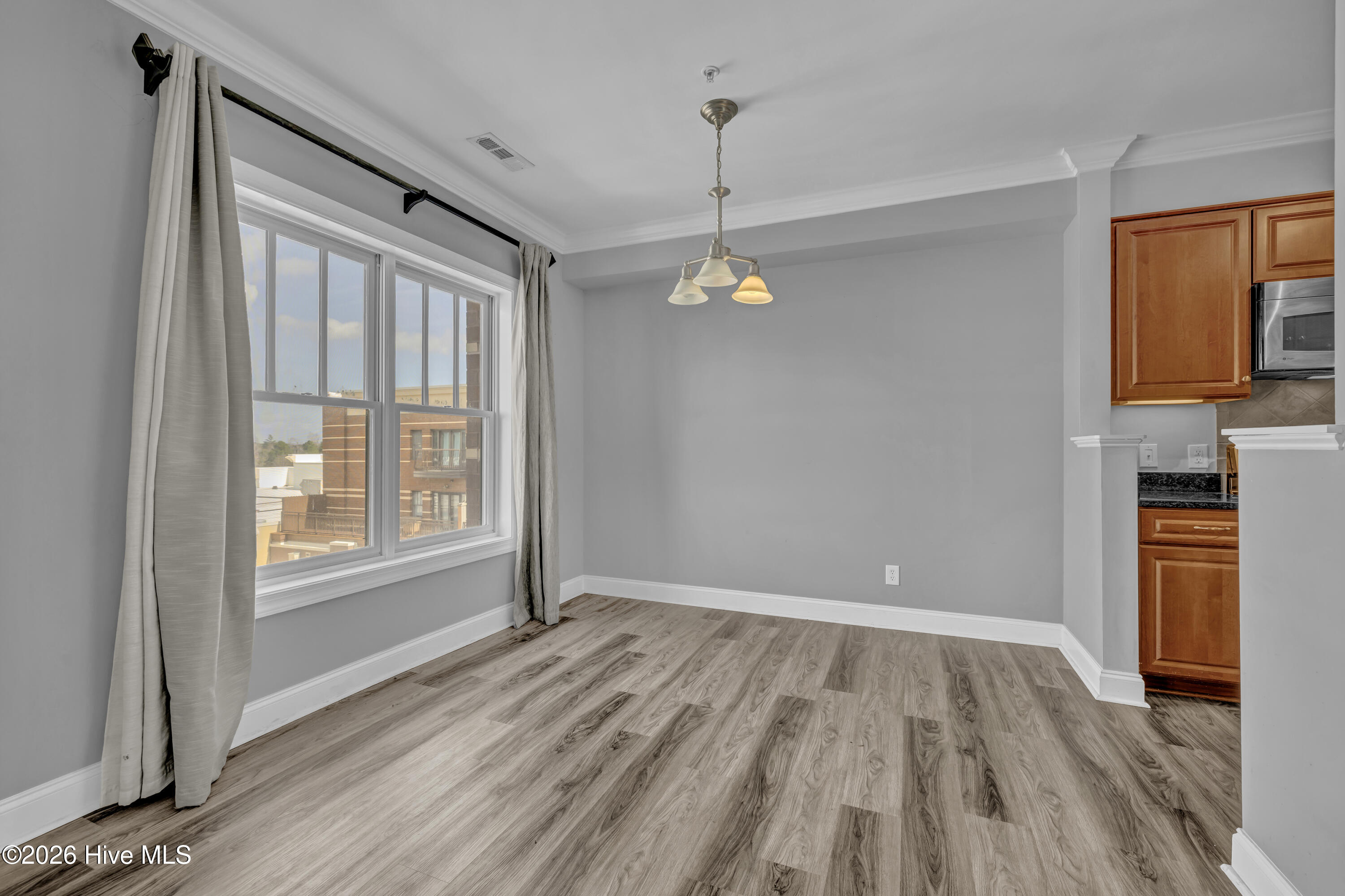 100558584 | Photo 10