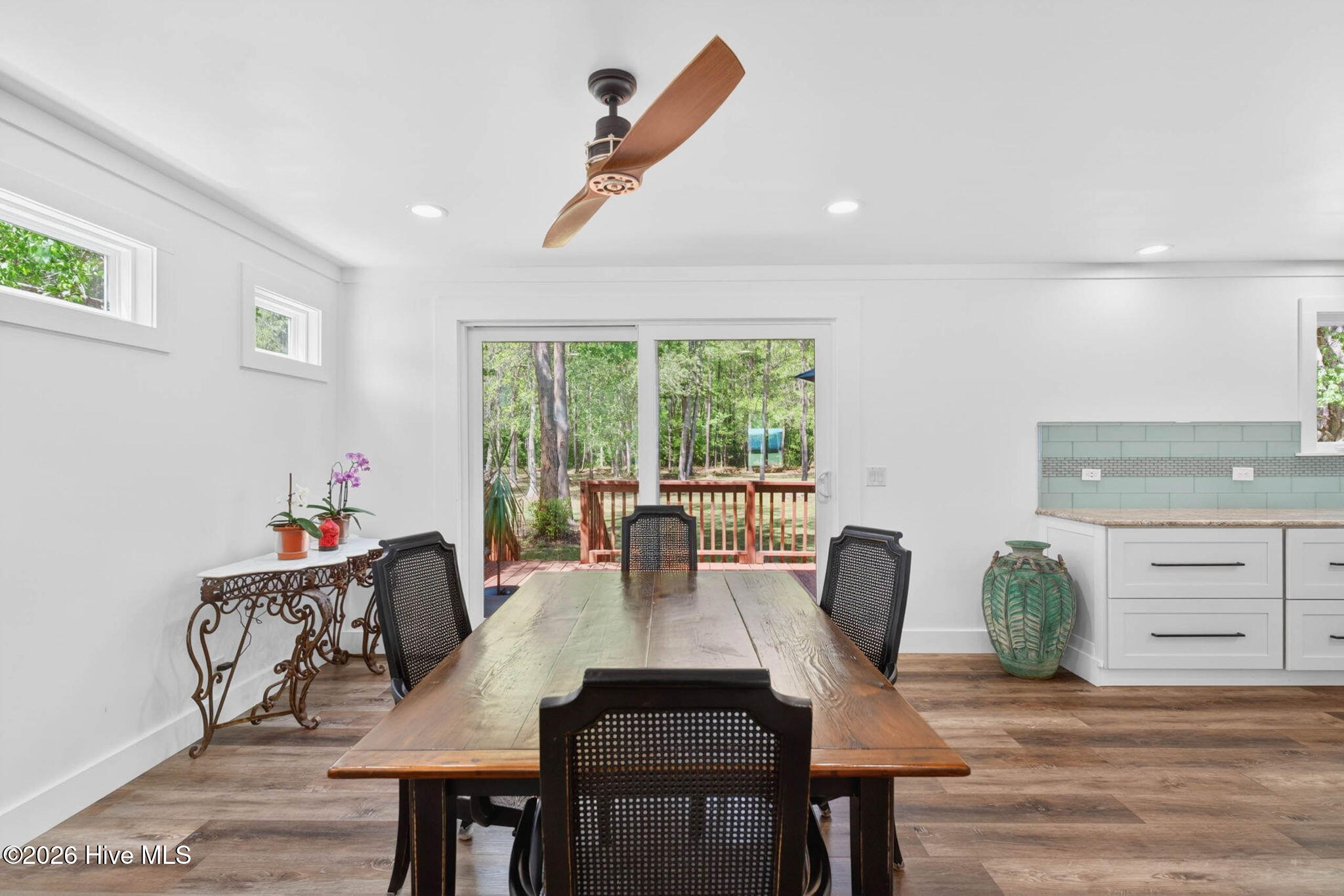 100568923 | Photo 18