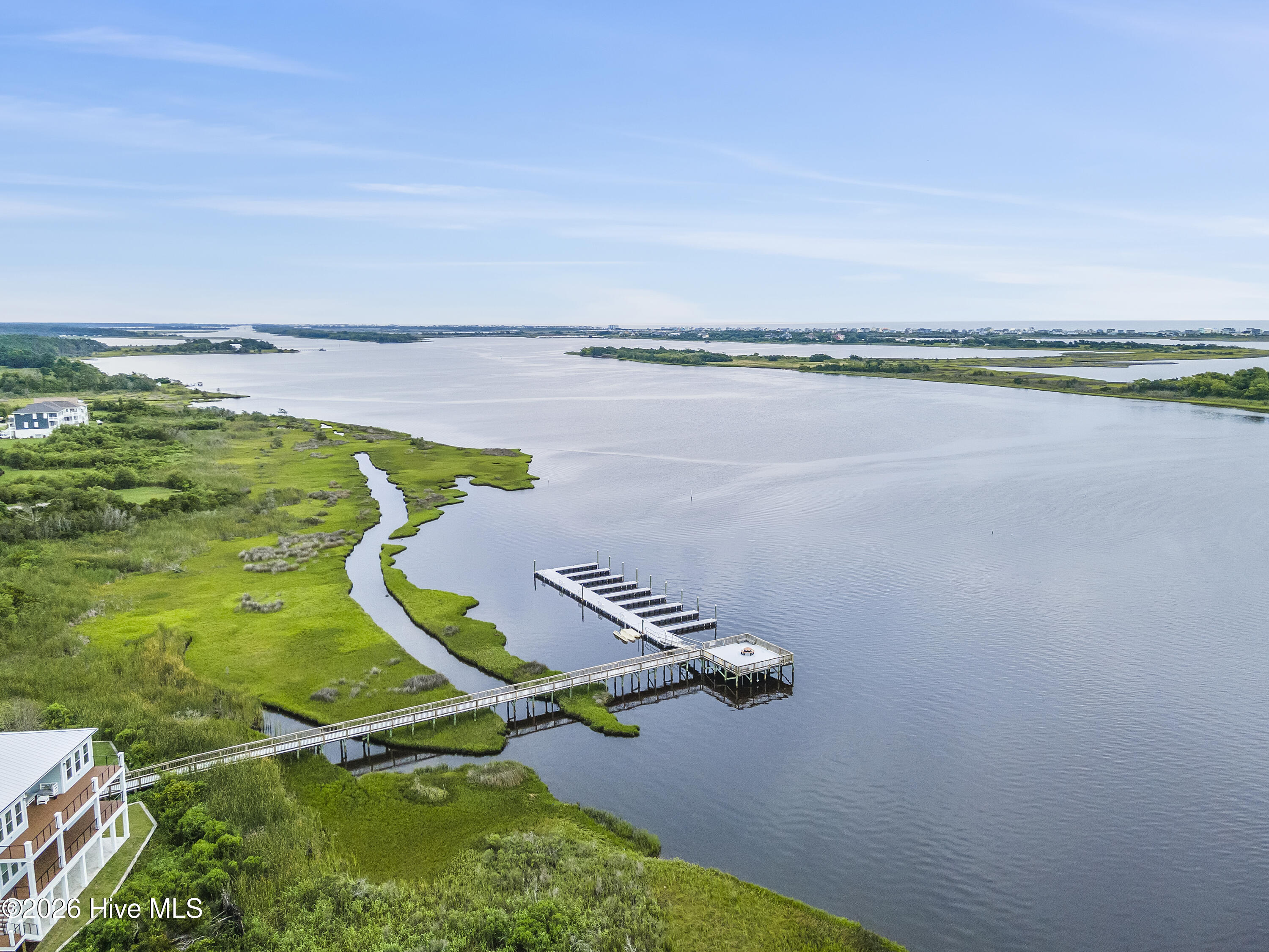 100568018 | Photo 92