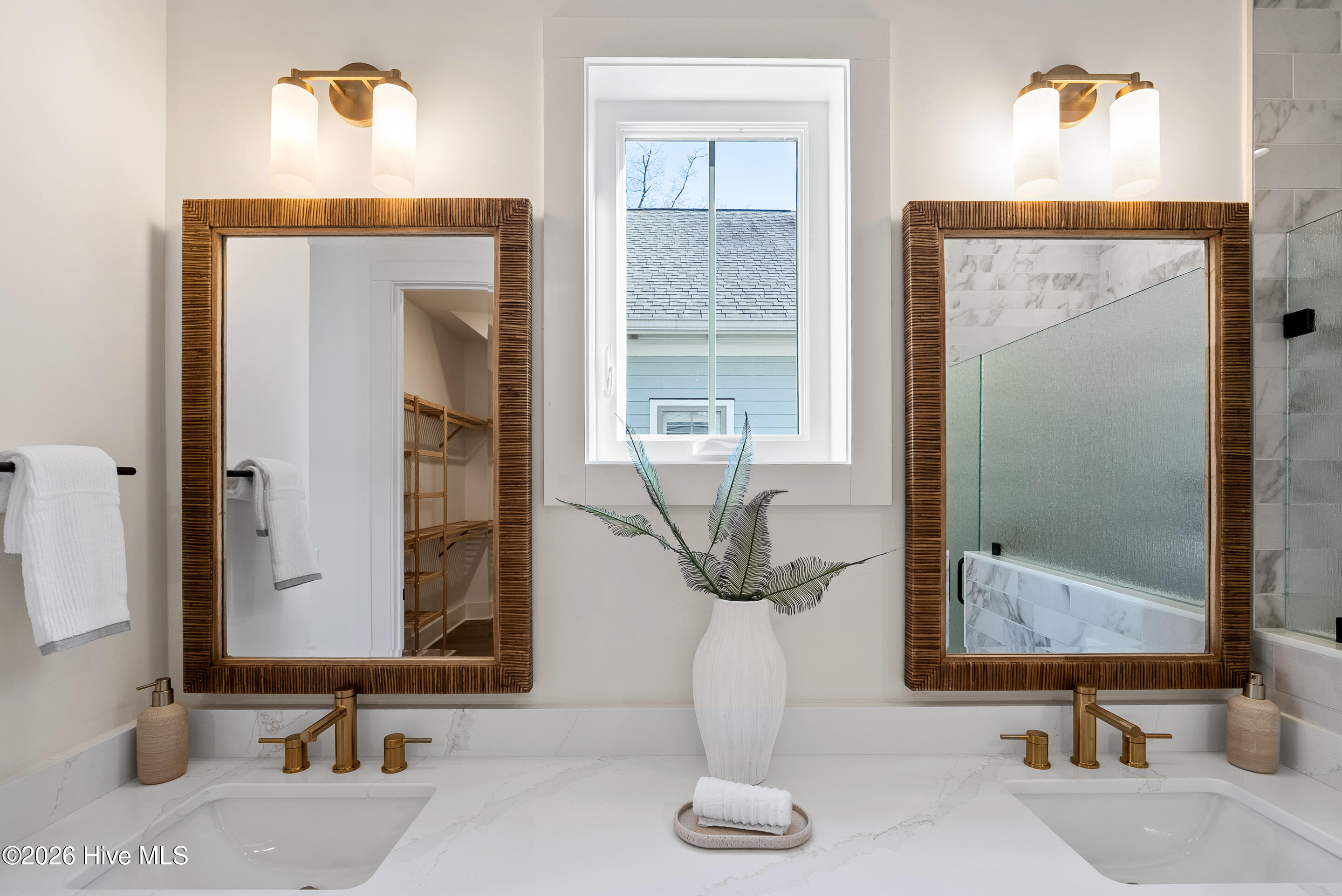 100499793 | Photo 22