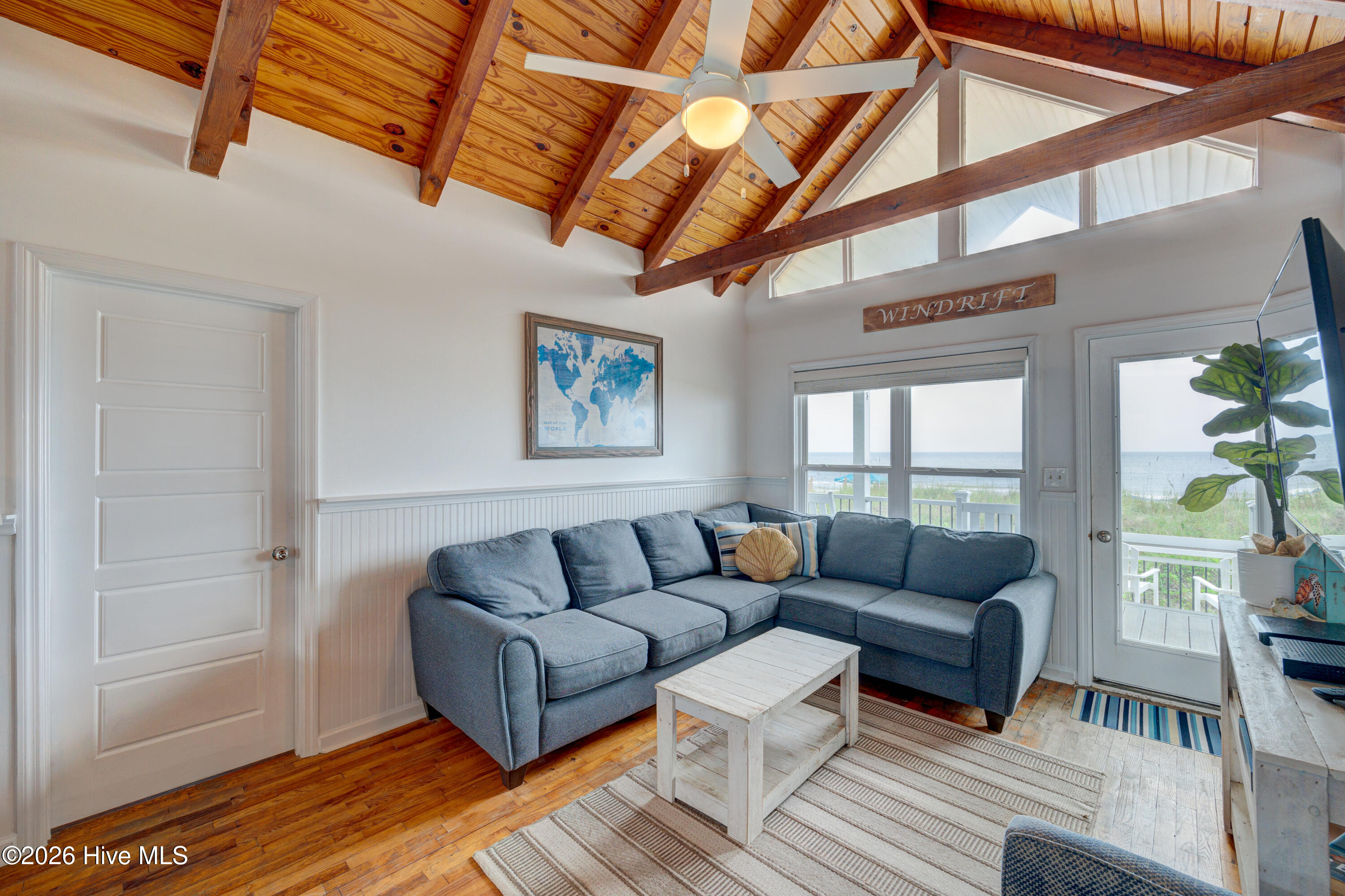 100553749 | Photo 16