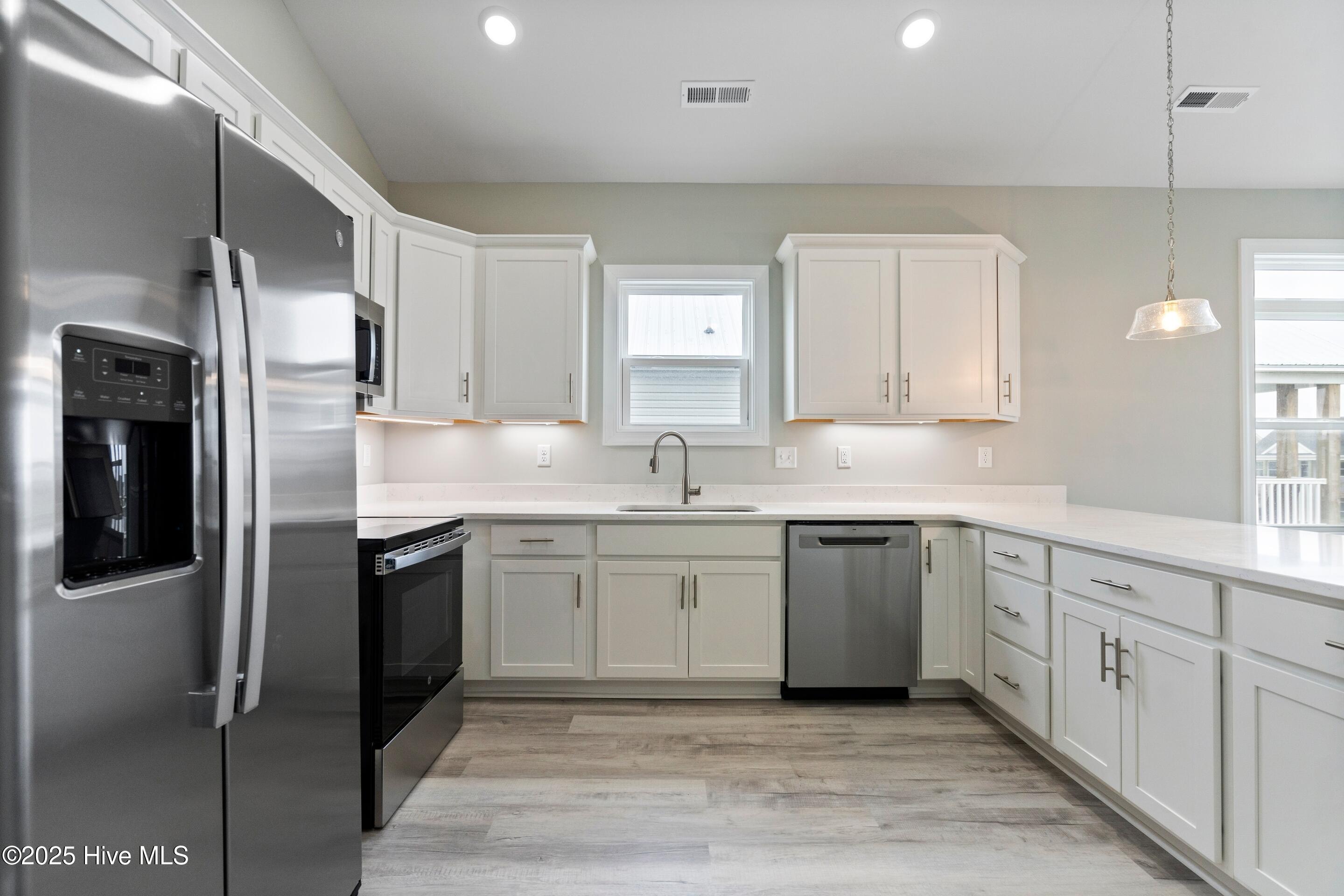 100525905 | Photo 38