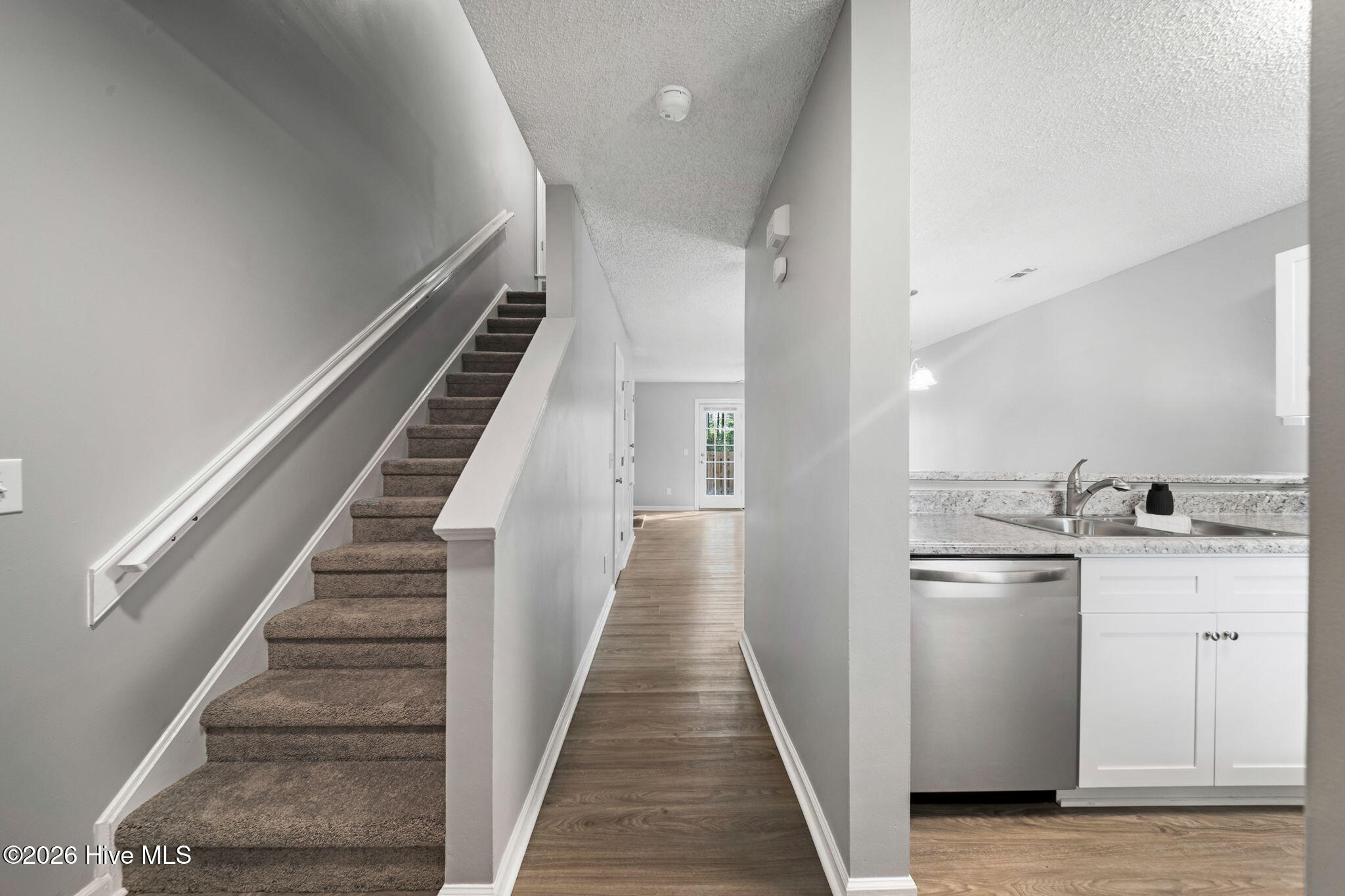 100565173 | Photo 18