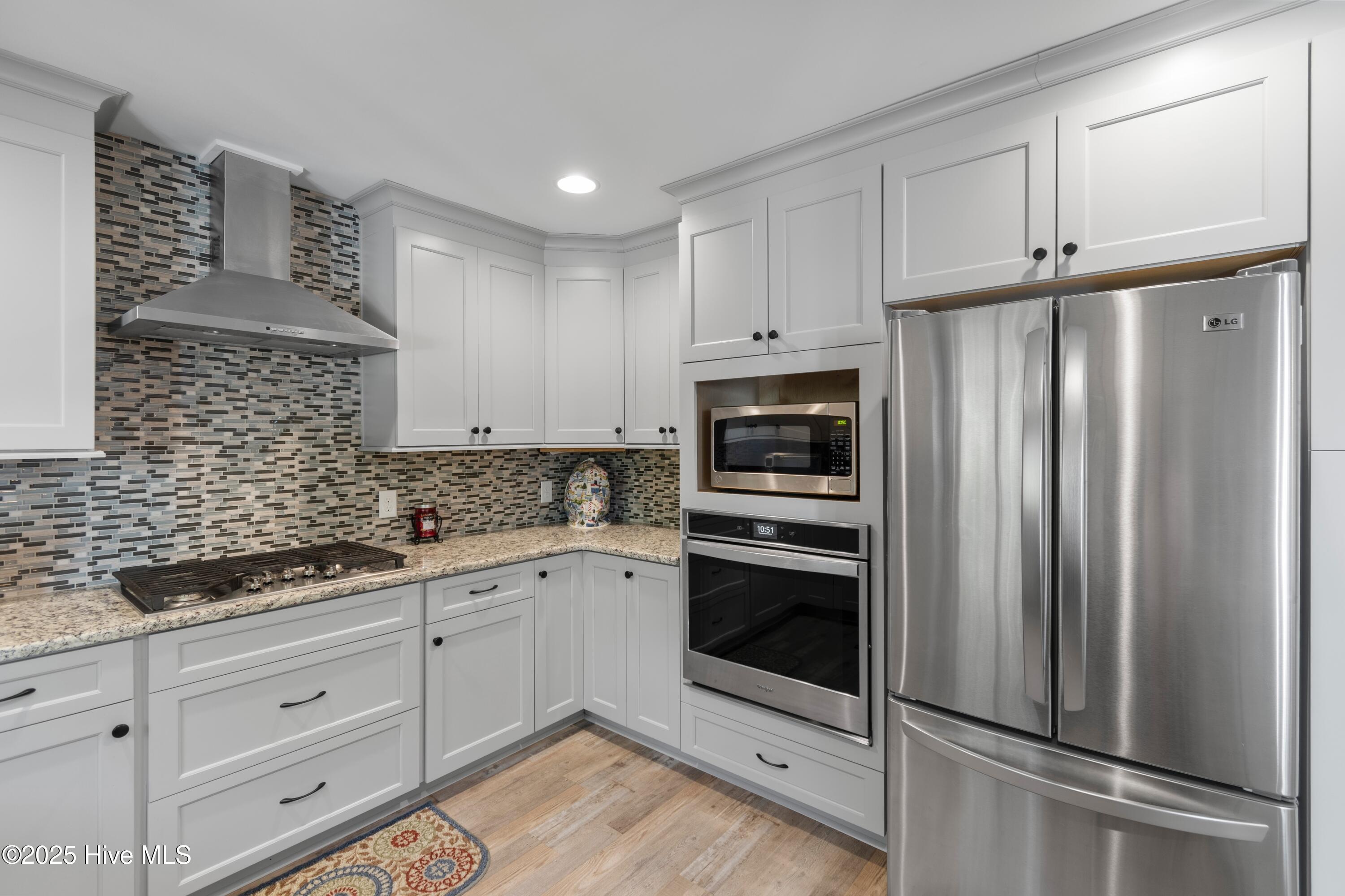 100533822 | Photo 32