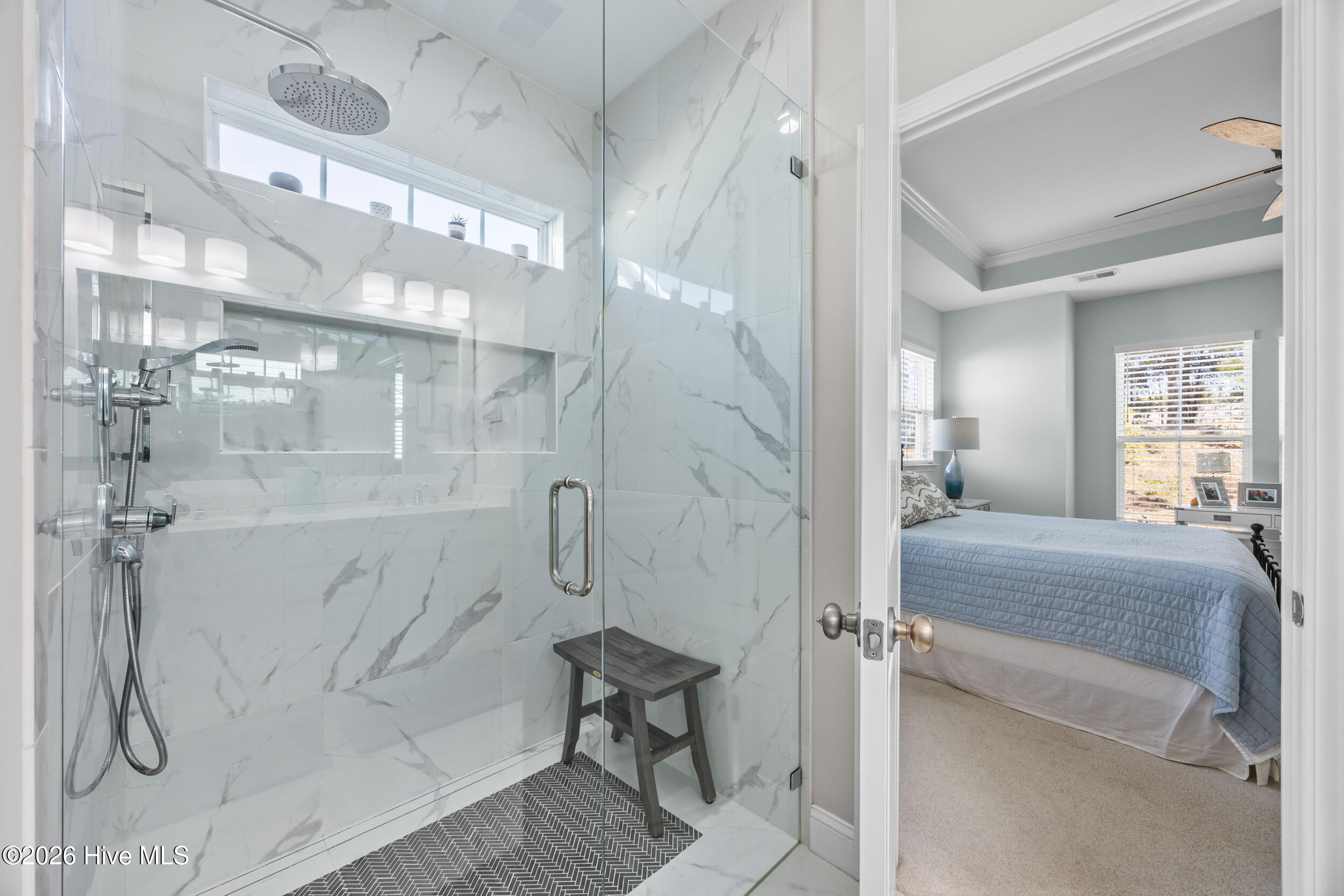 100553871 | Photo 42