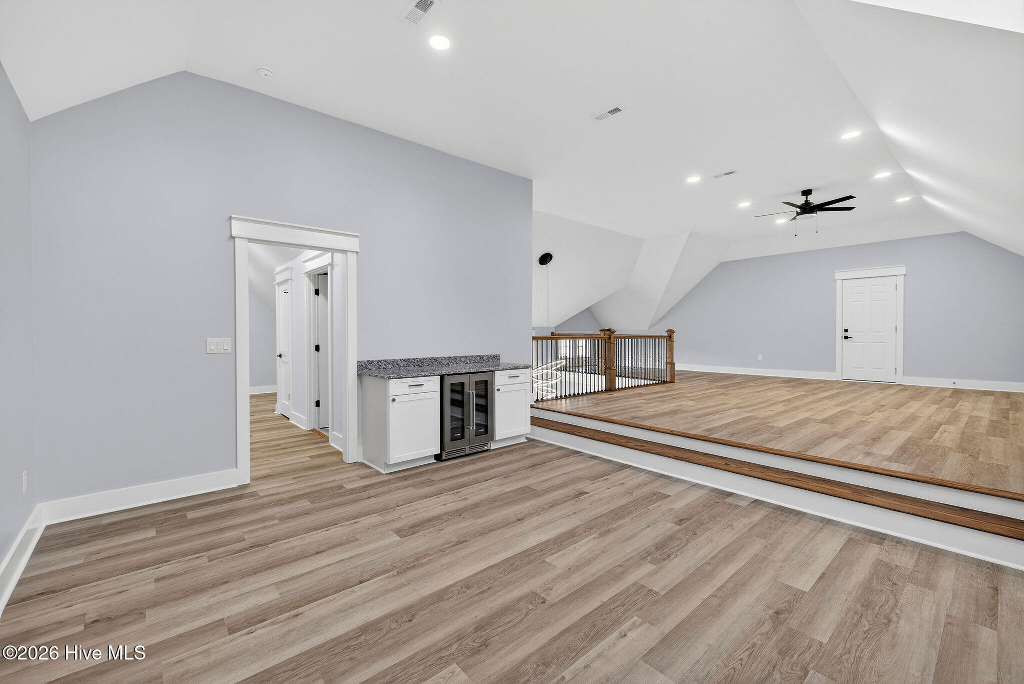 100548792 | Photo 61