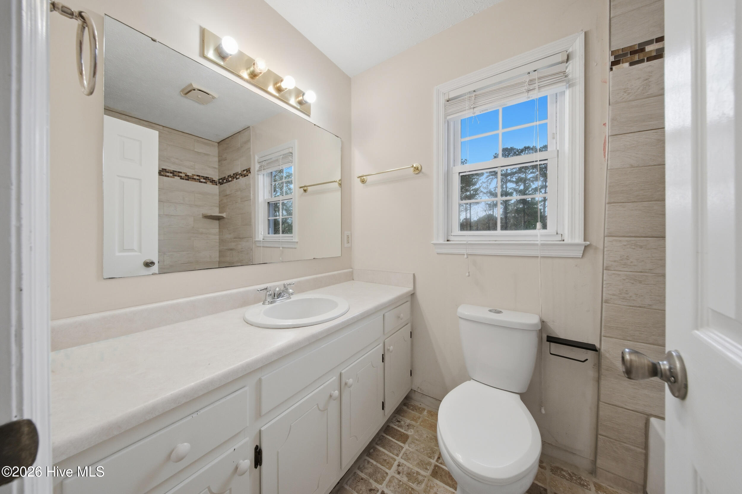 100559462 | Photo 35