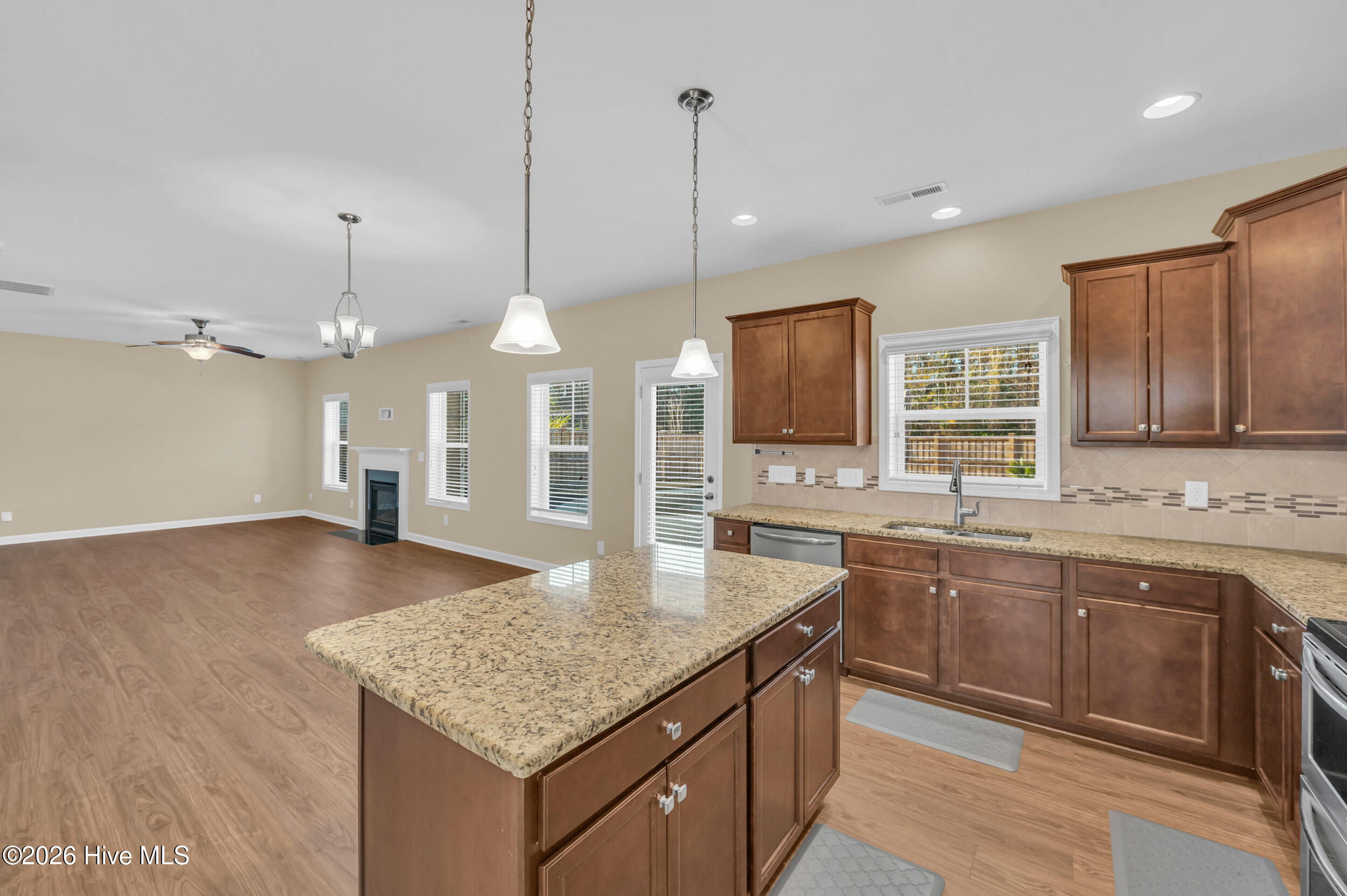 100547452 | Photo 11