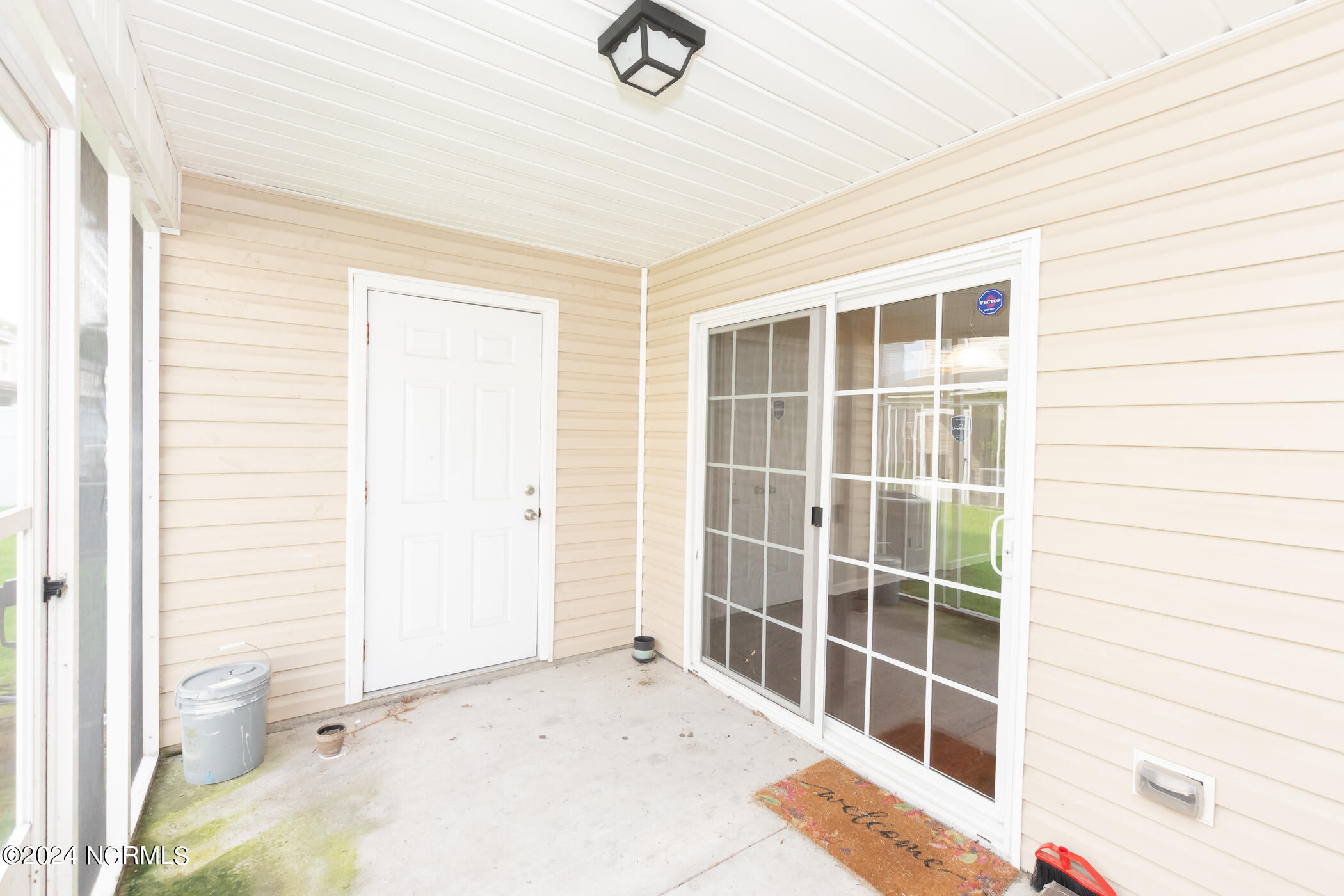 100560057 | Photo 14