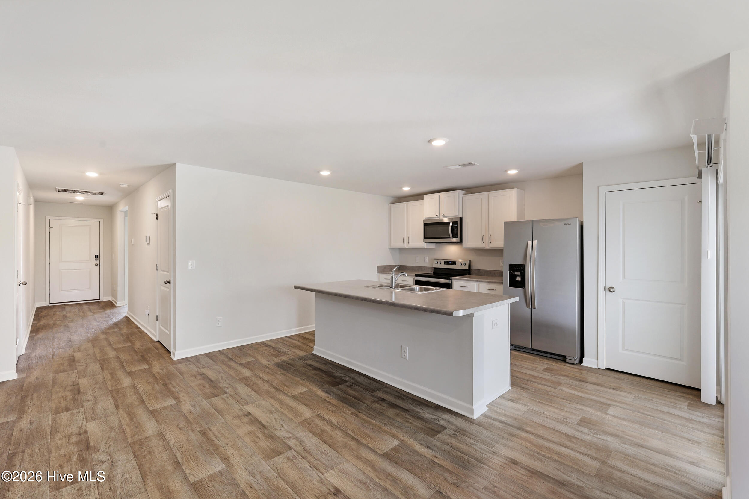 100563089 | Photo 11