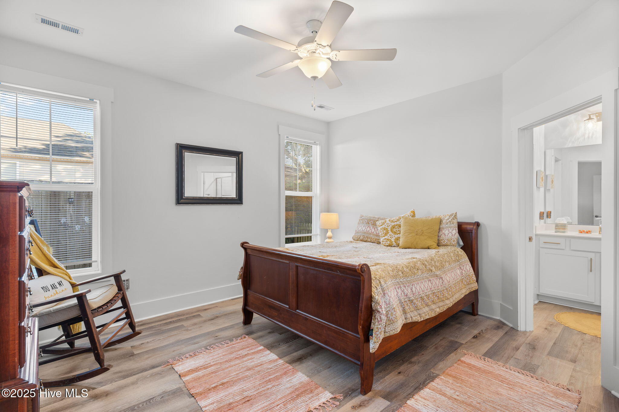 100536437 | Photo 24