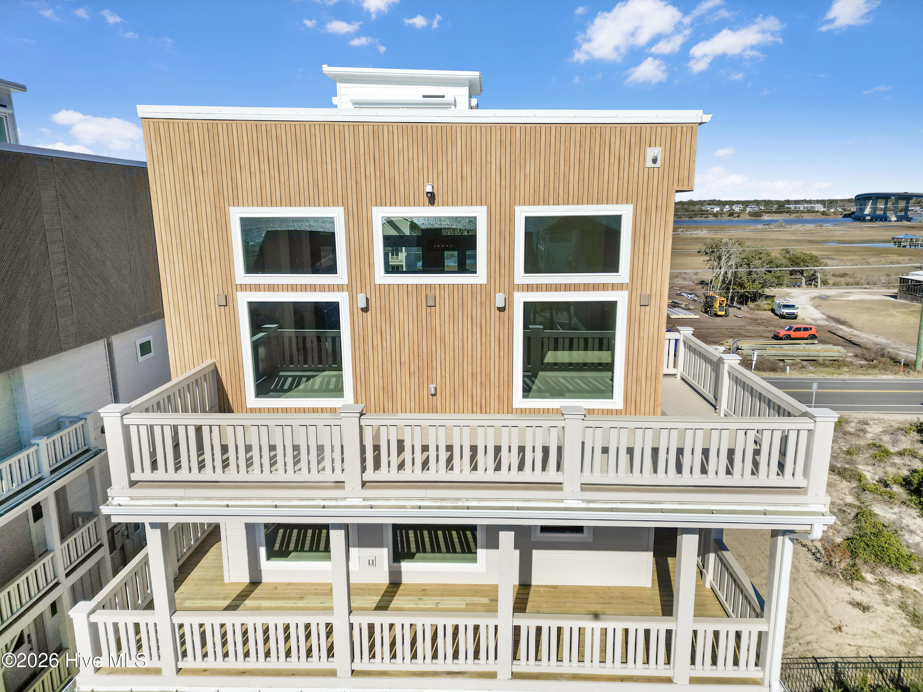 100551953 | Photo 125