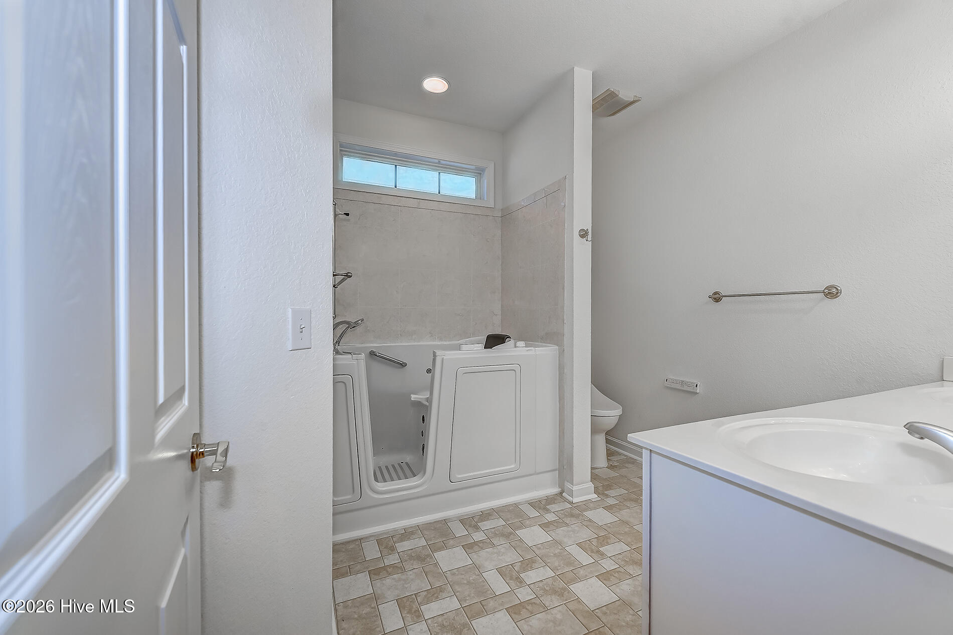 100563613 | Photo 10