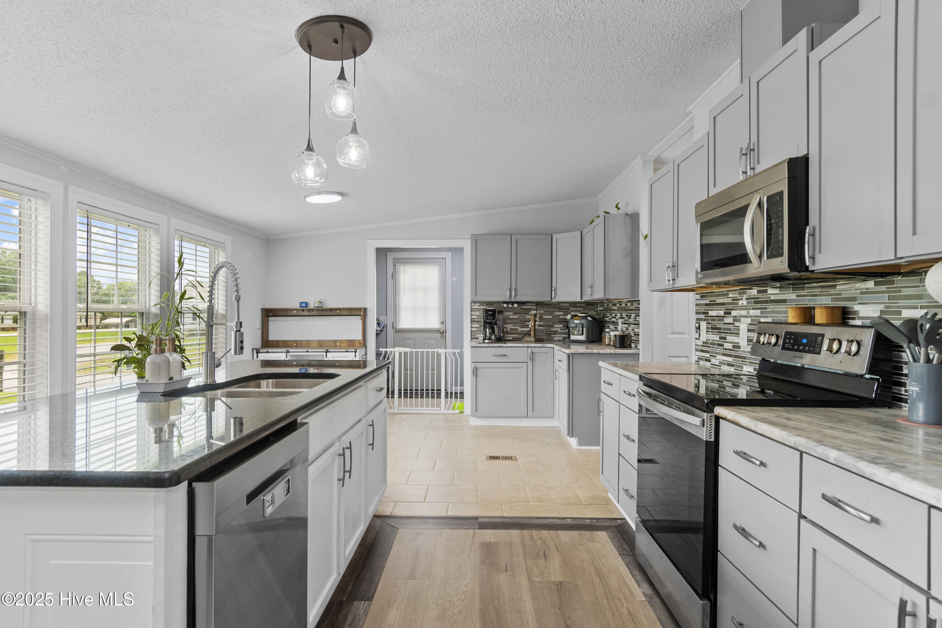 100517540 | Photo 10