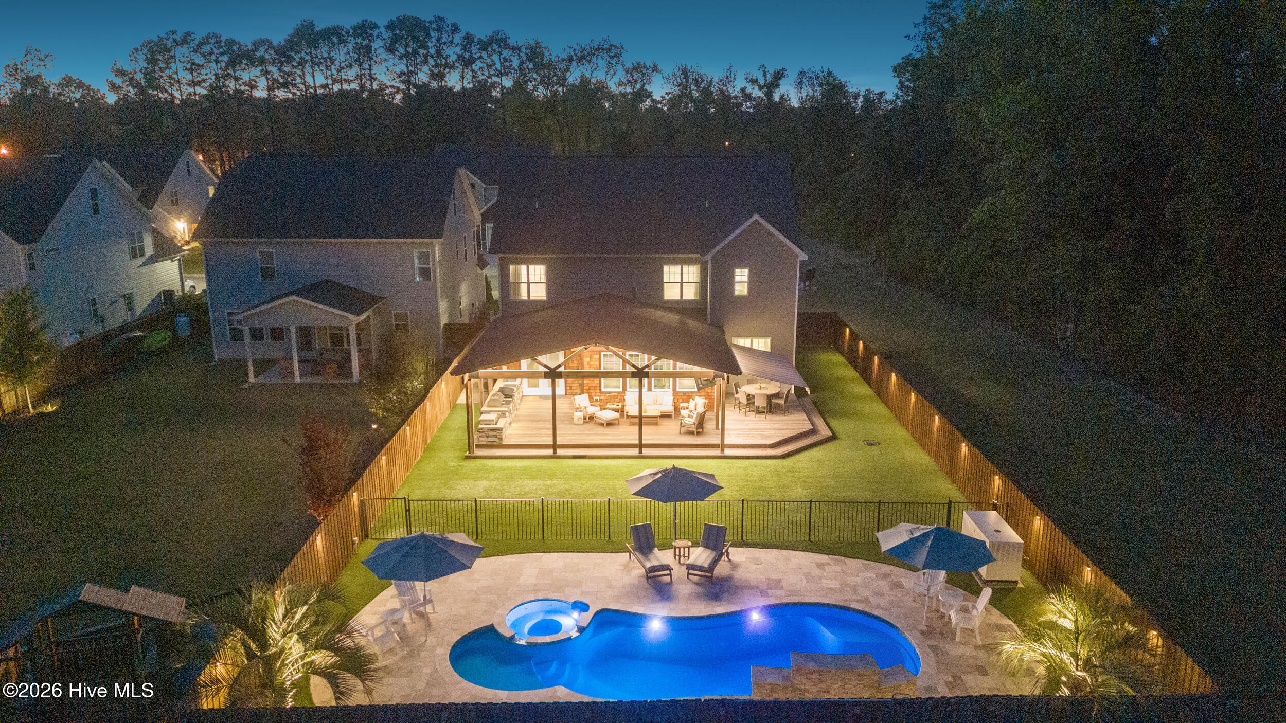 100566940 | Photo 105