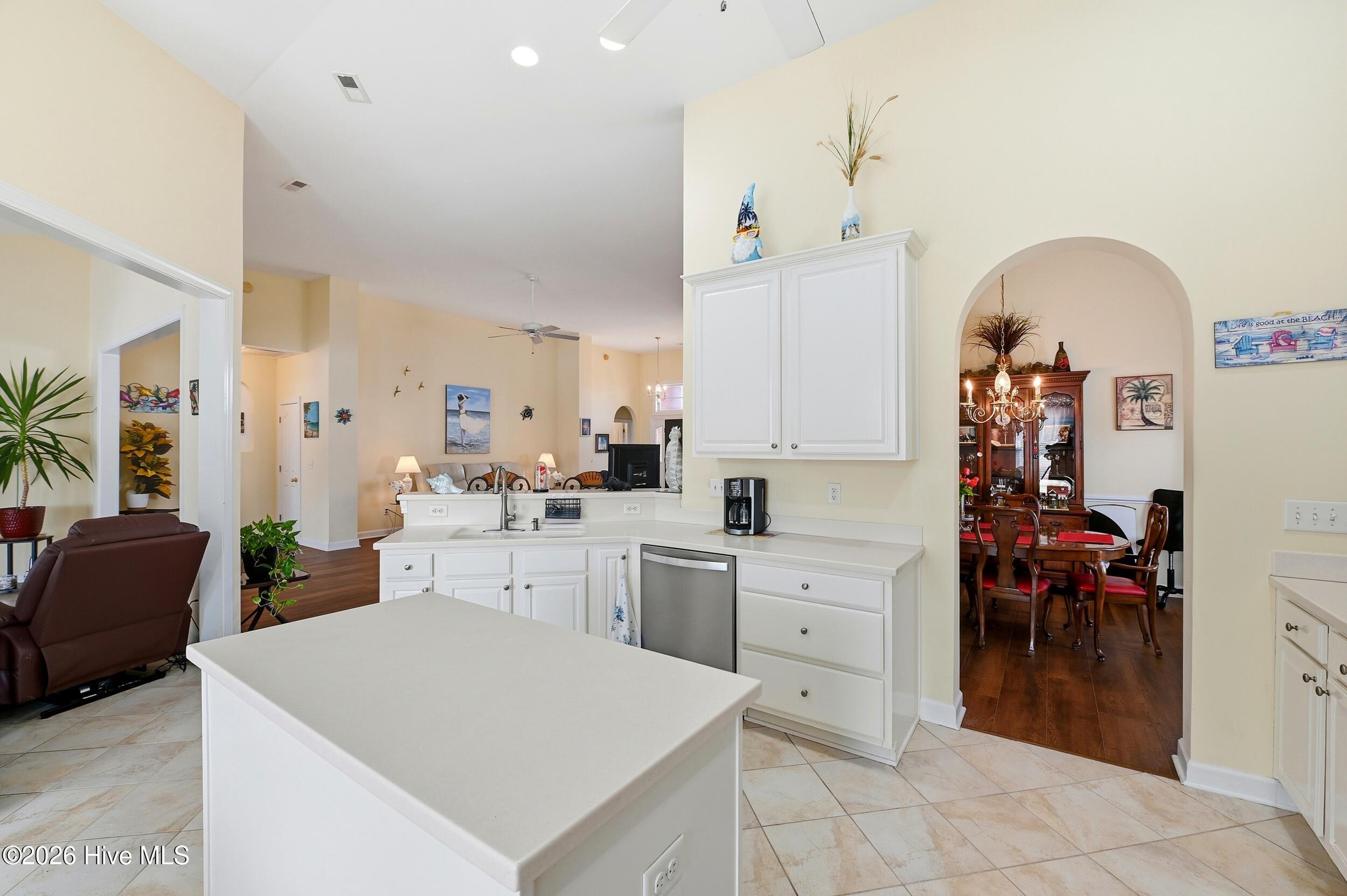 100553802 | Photo 15