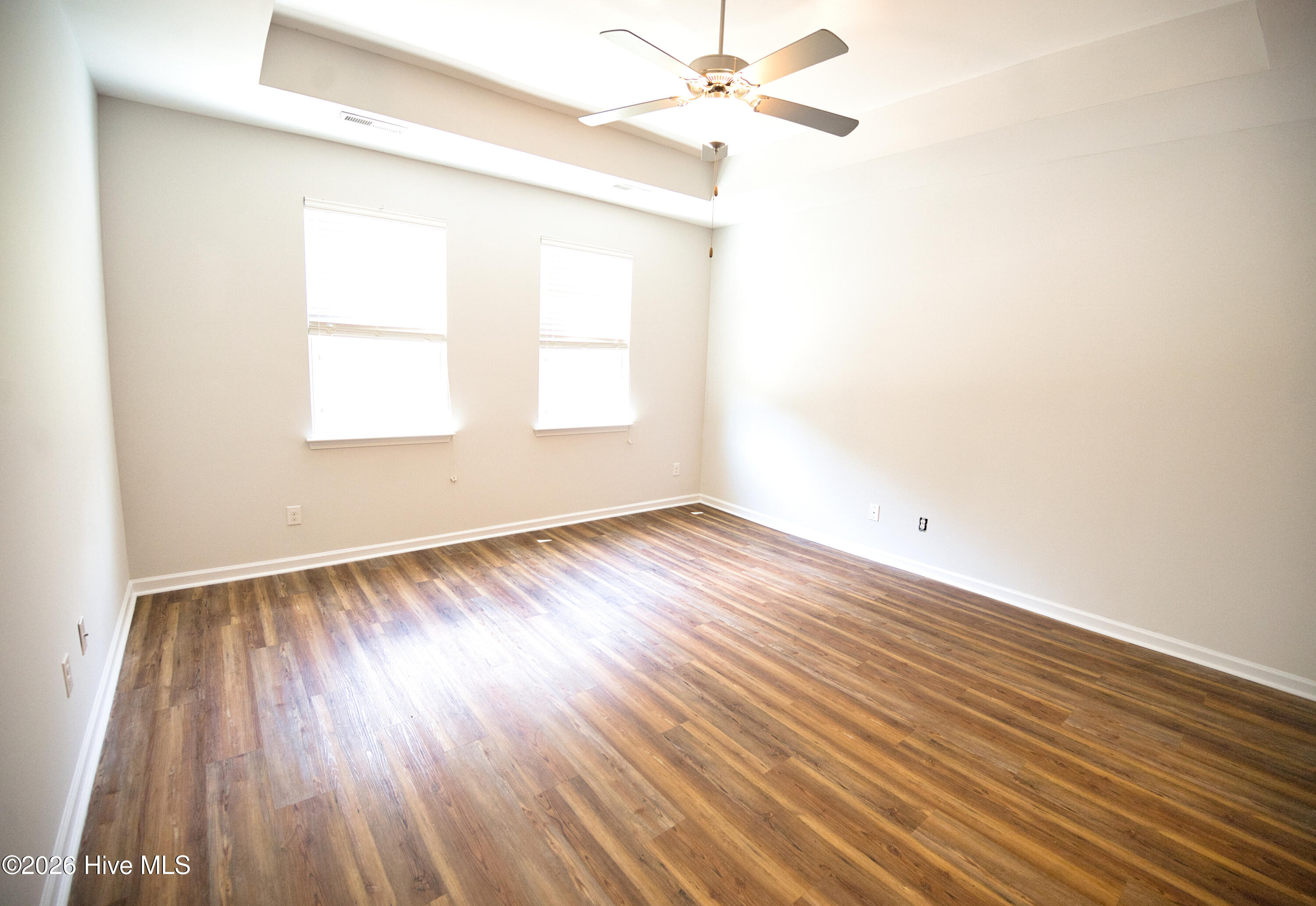 100569756 | Photo 28