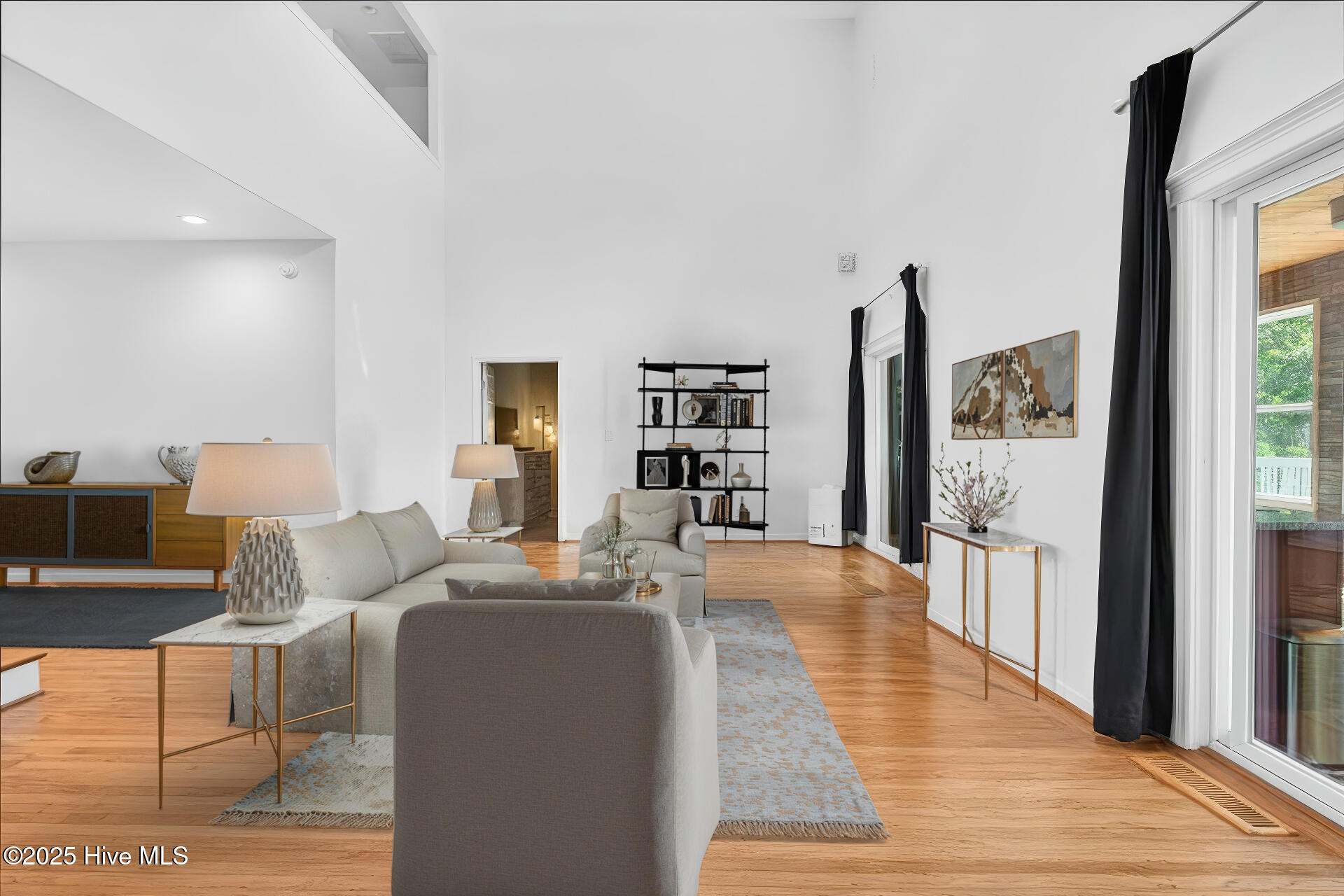 100523832 | Photo 20