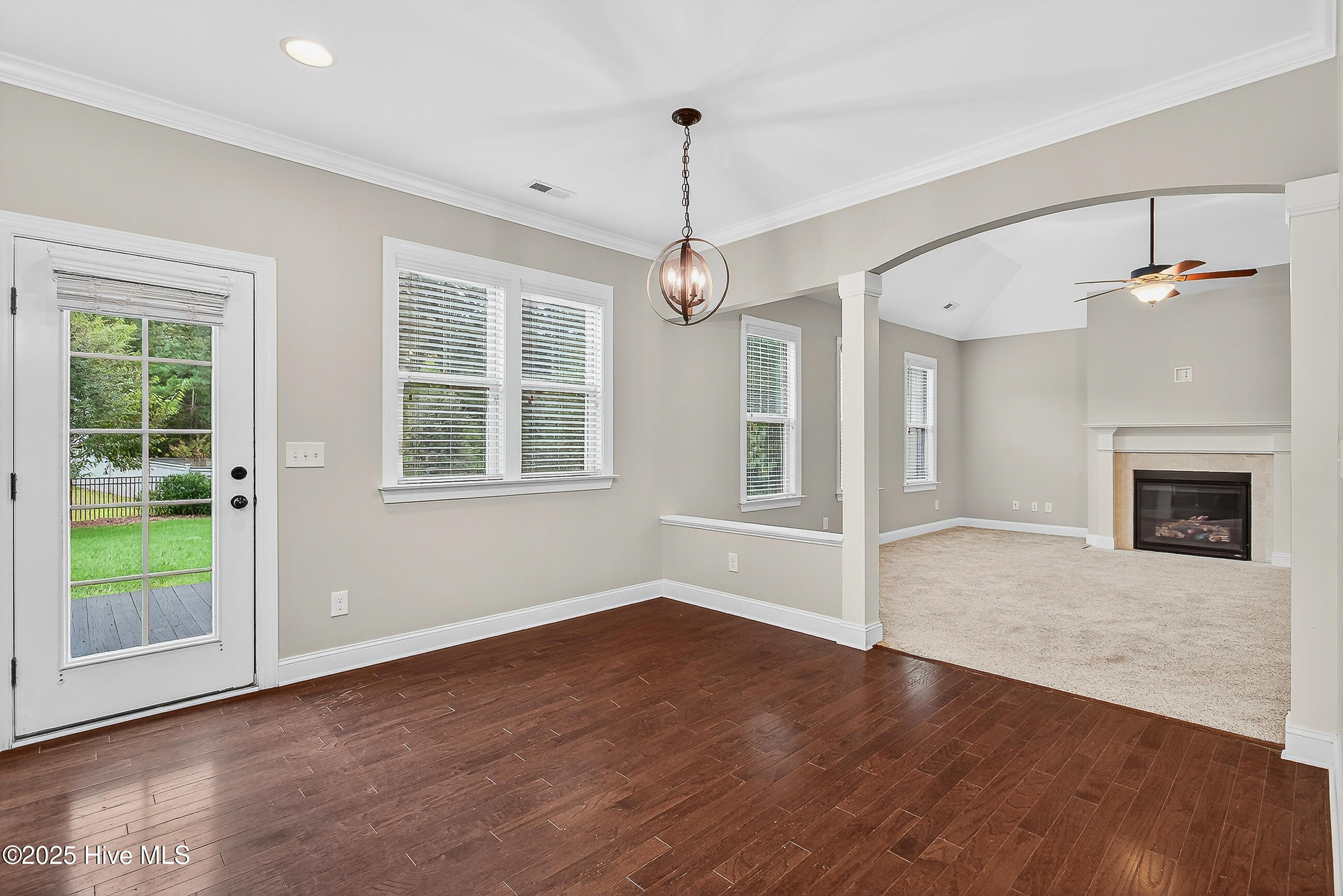 100534677 | Photo 24