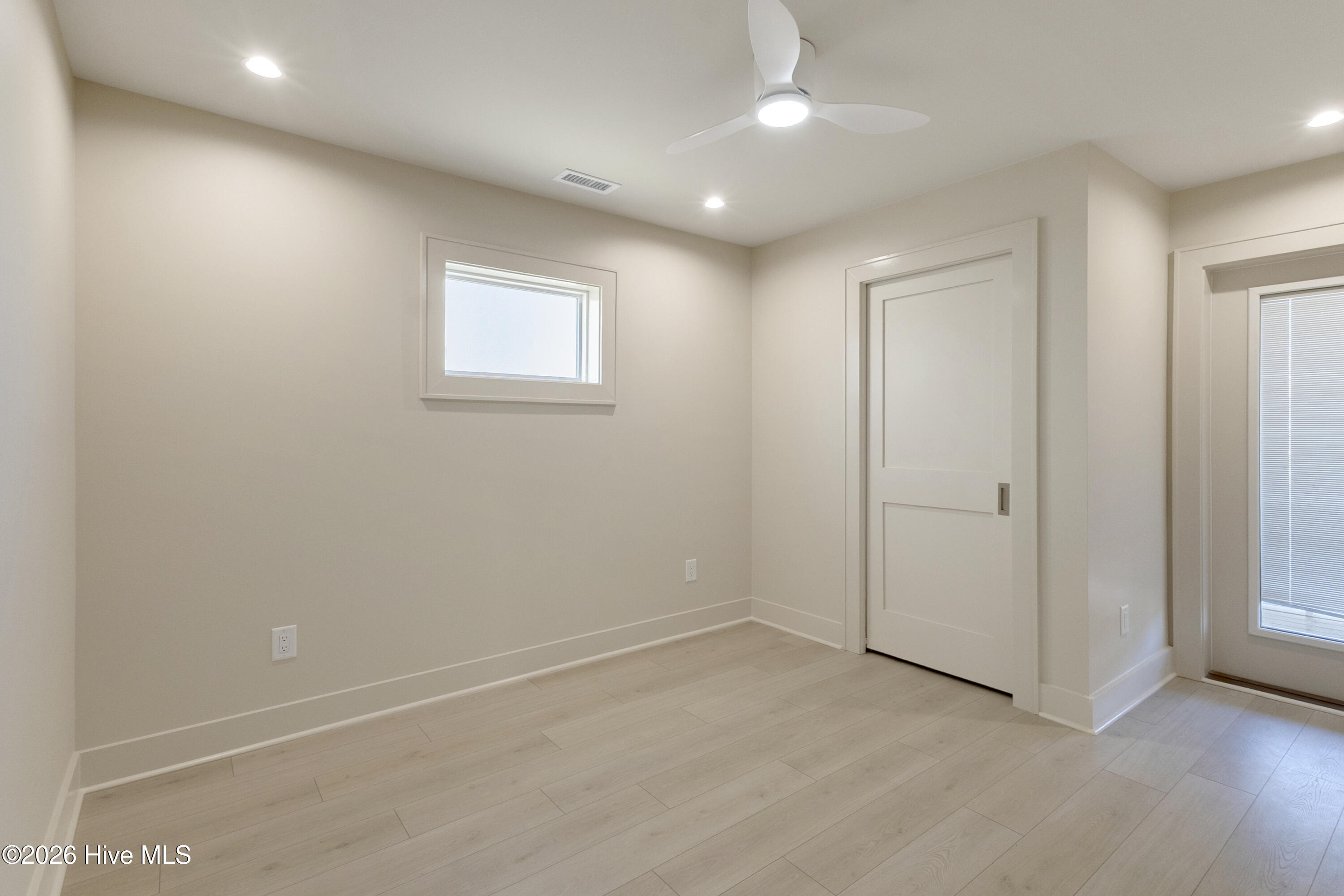 100551953 | Photo 84