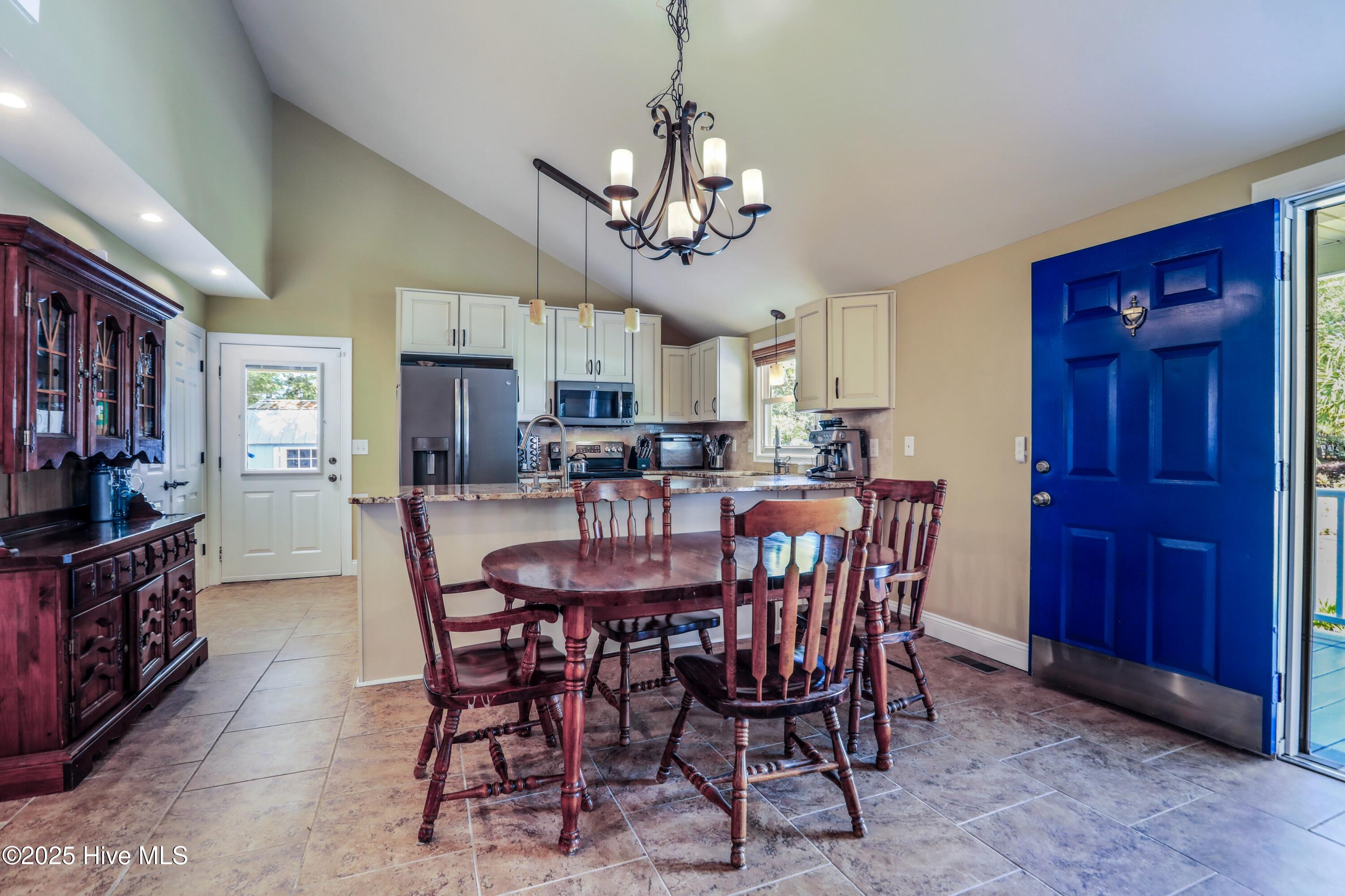 100513124 | Photo 34