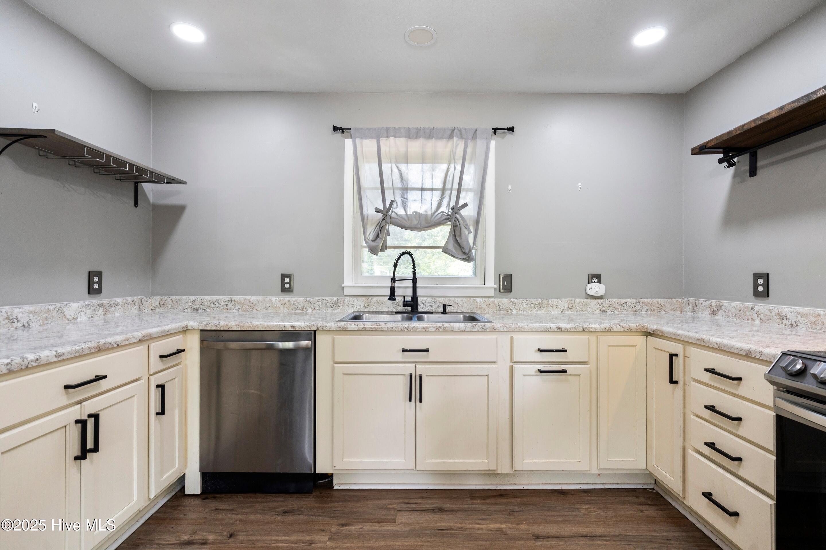 148 Jupiter Trail, Jacksonville, NC 28546 – photo 12: mls-DSC01169