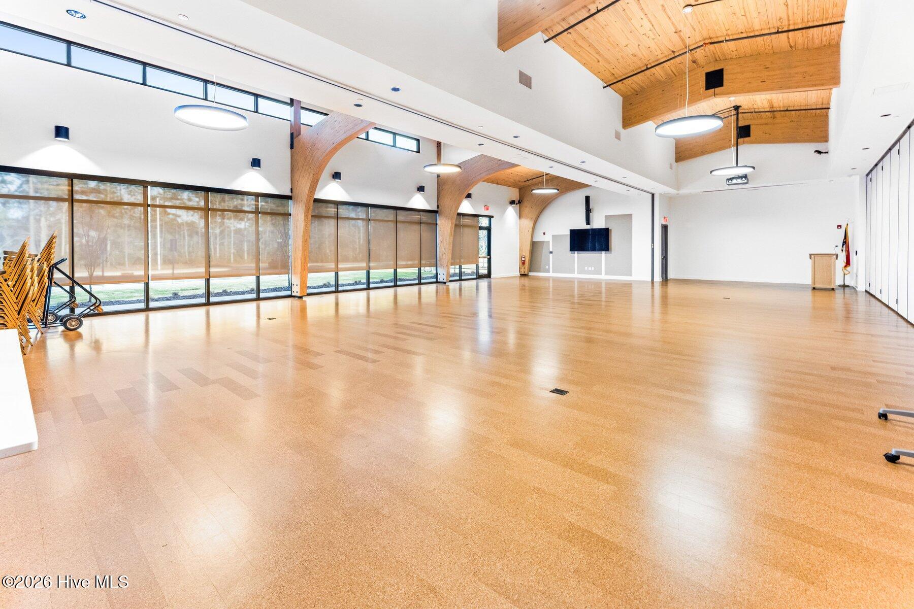 100555676 | Photo 62