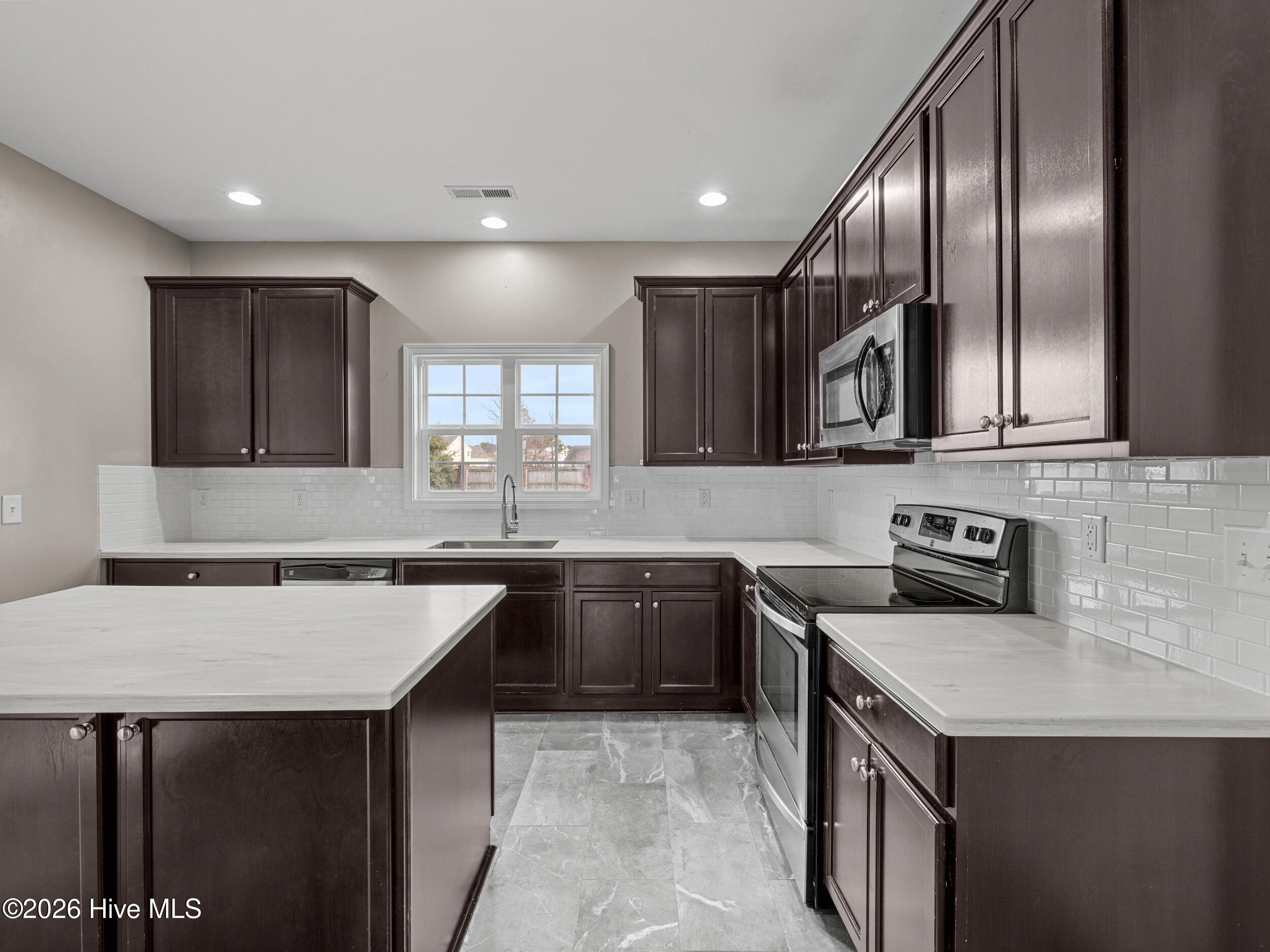 100547442 | Photo 21