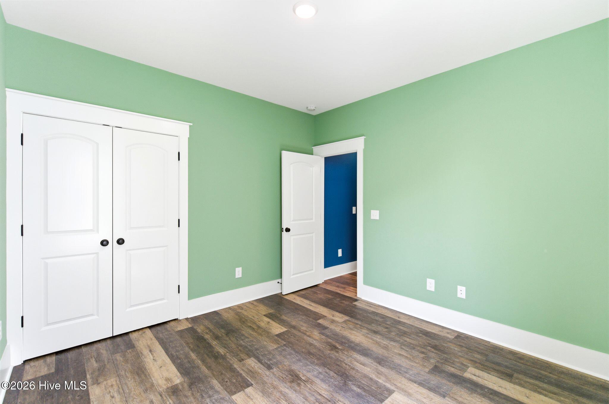 100565935 | Photo 28