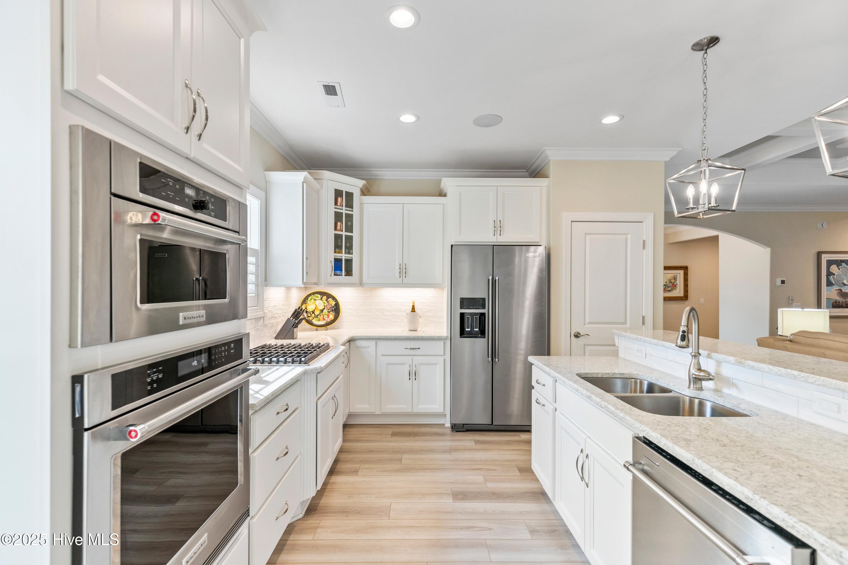 100558361 | Photo 14